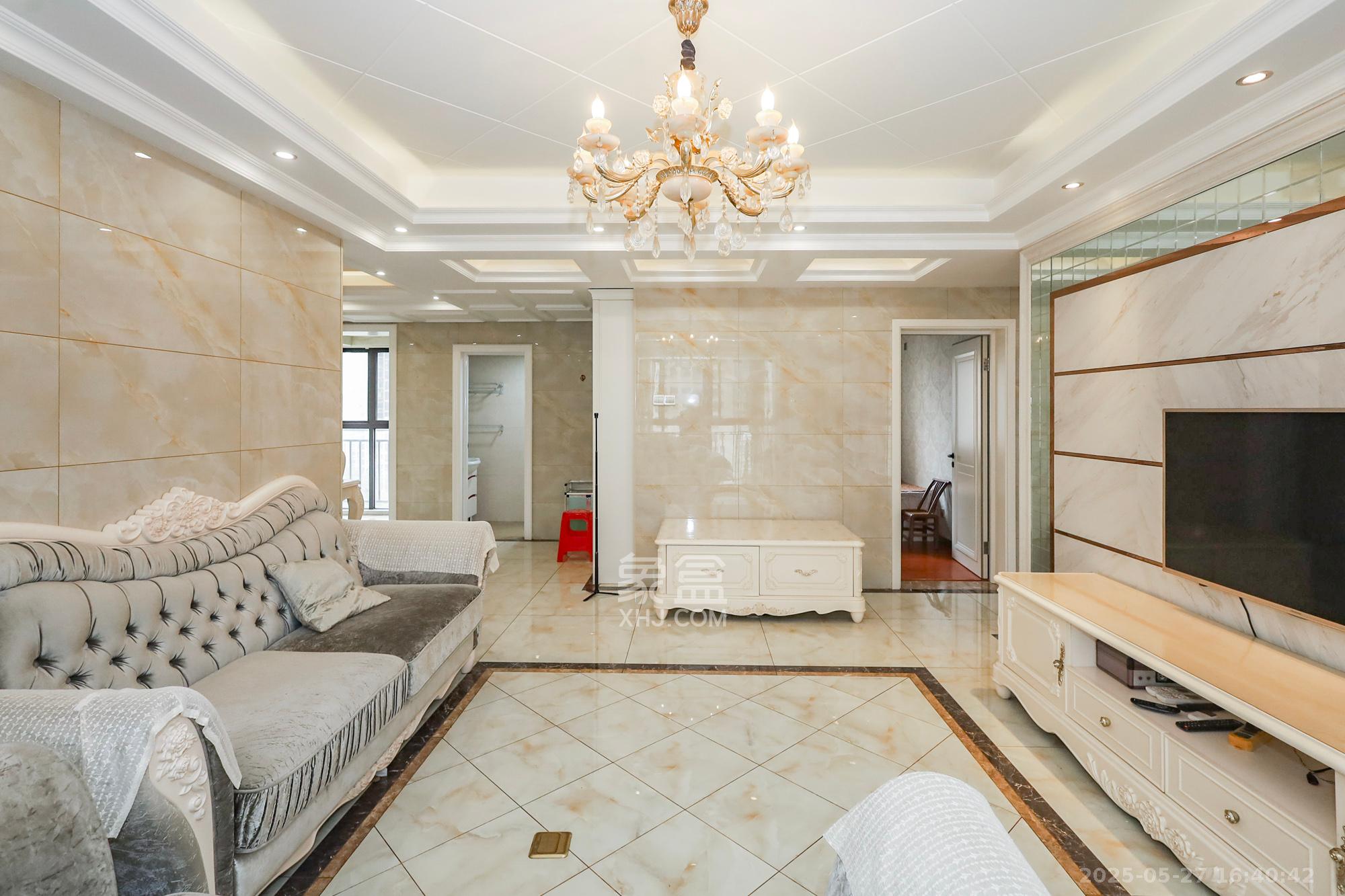 钰龙天下二期(钰龙佳园)  3室2厅2卫    235.0万 钰龙天下二期(钰龙佳园)  3室2厅2卫    235.0万客厅