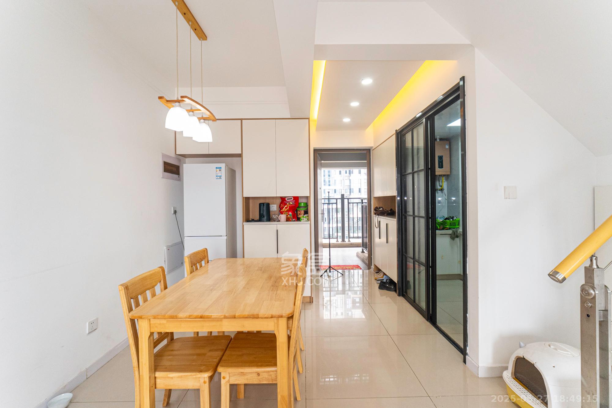 金辉优步星樾  3室2厅2卫    72.8万 金辉优步星樾  3室2厅2卫    72.8万客厅