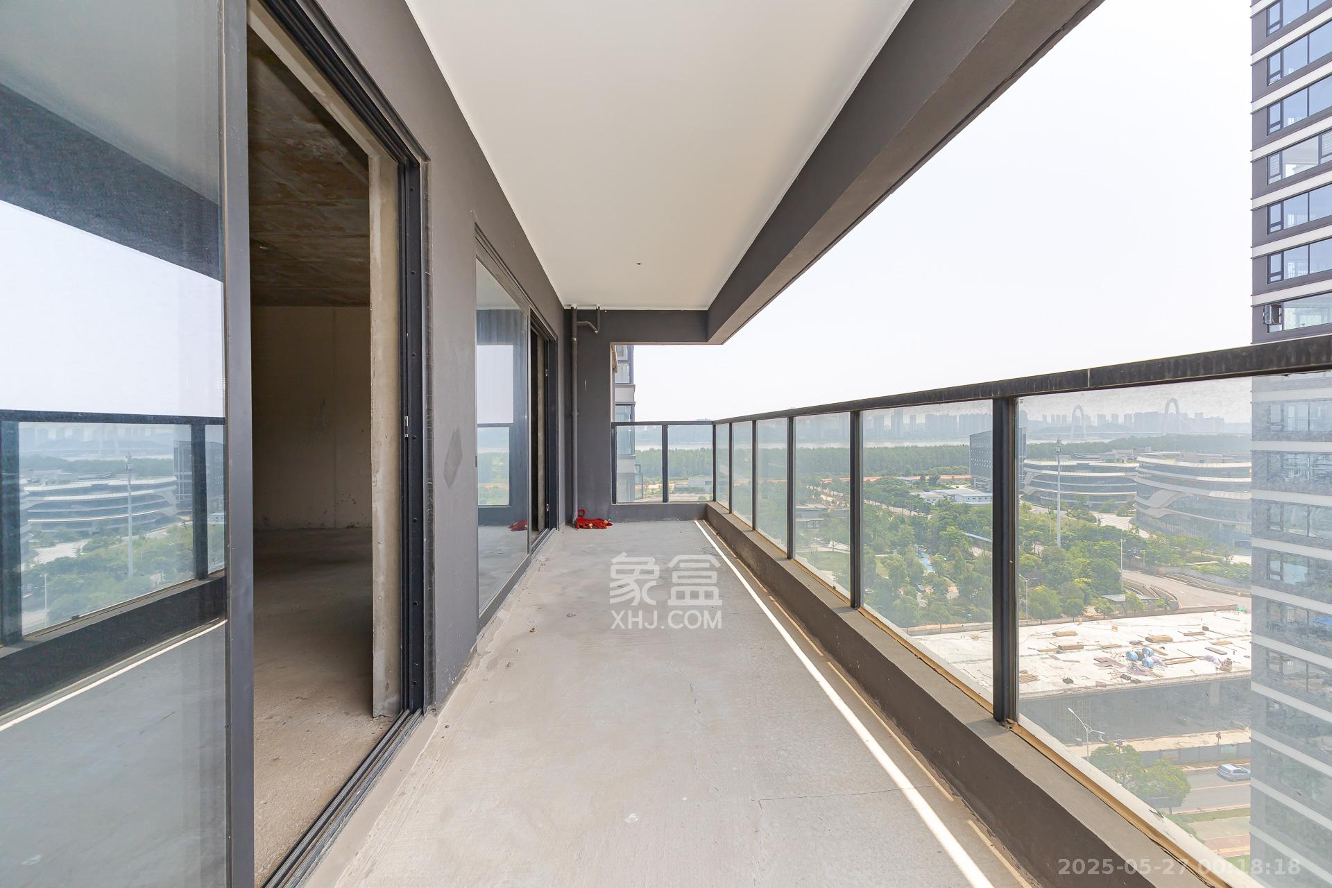 越秀湘江星汇城一期  4室2厅2卫    199.0万 越秀湘江星汇城一期  4室2厅2卫    199.0万阳台