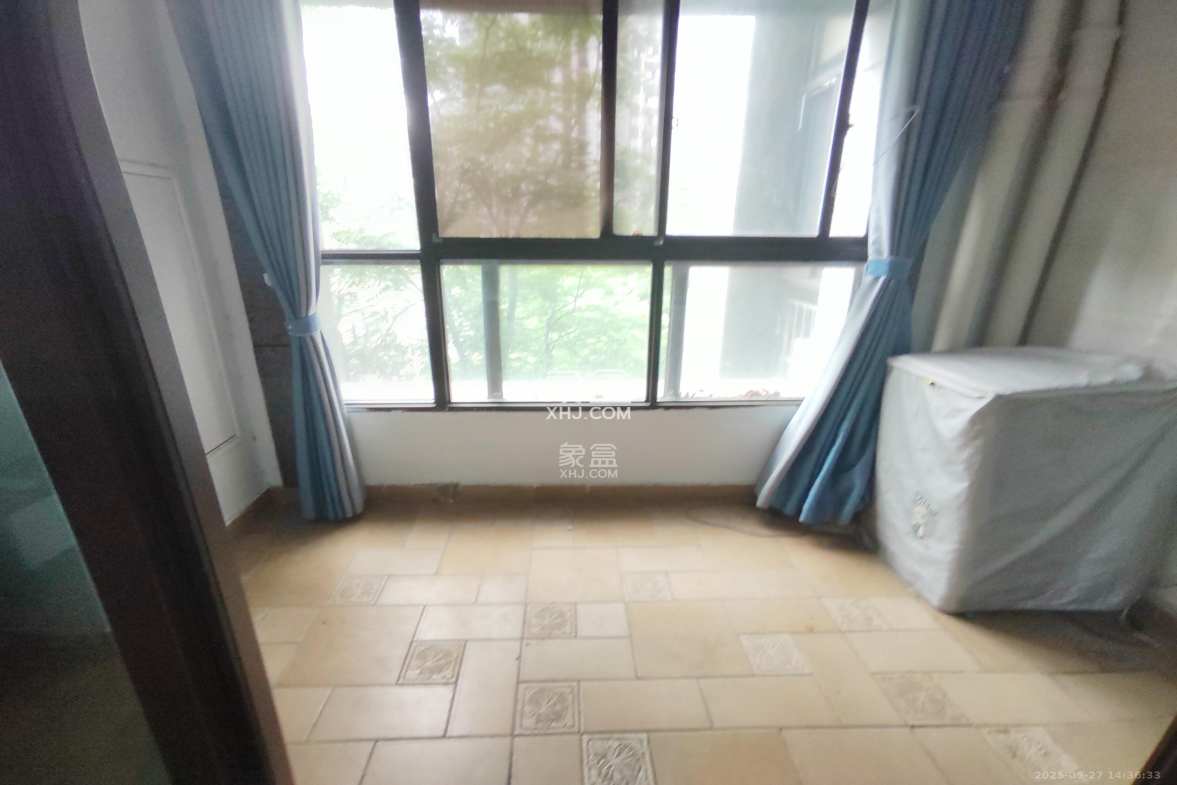 绿地中央广场  3室2厅2卫    3300.0元/月 绿地中央广场  3室2厅2卫    3300.0元/月室内图