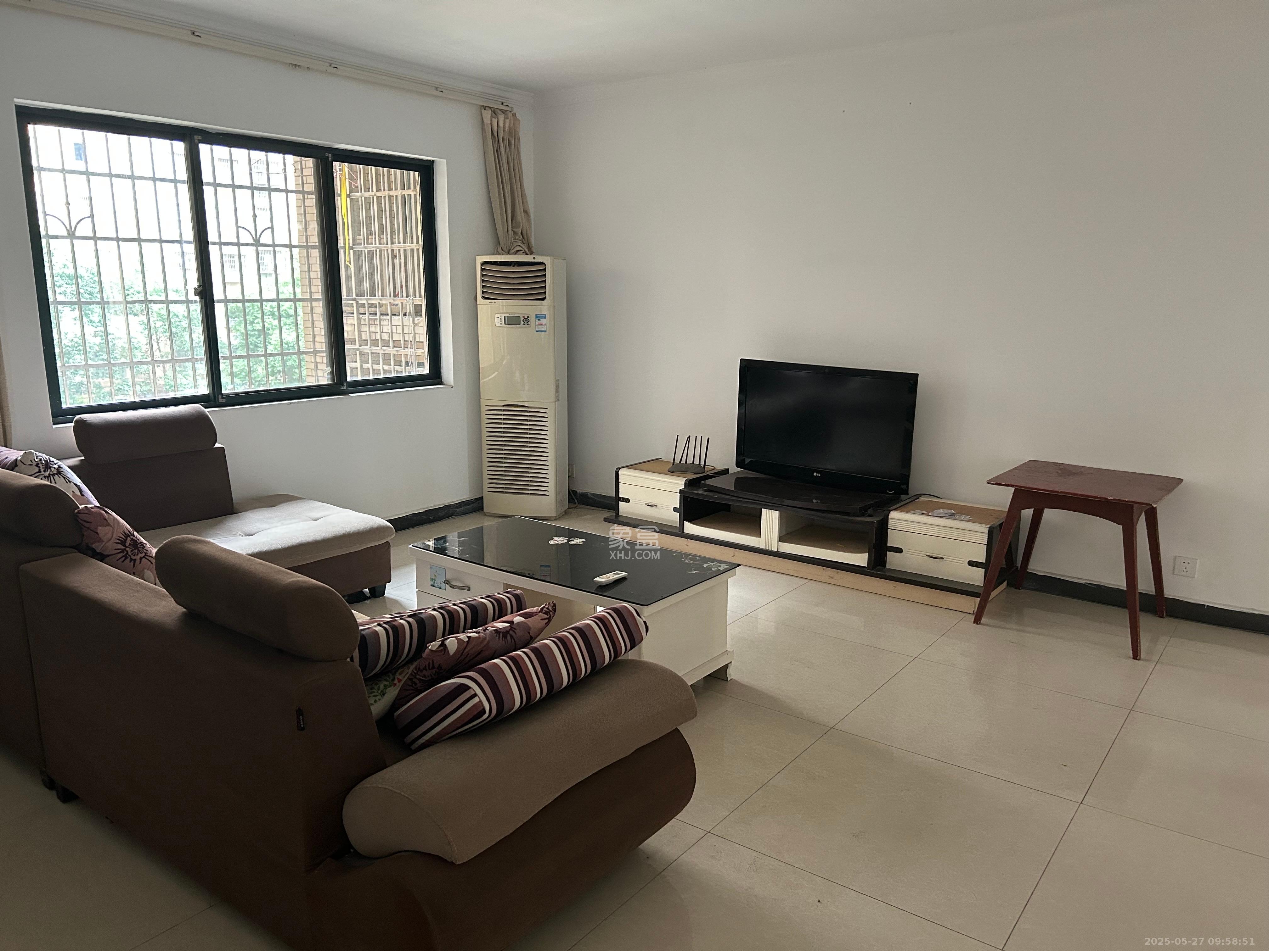 岳华嘉园 3室2厅2卫 2400.0元/月 岳华嘉园 3室2厅2卫 2400.0元/月室内图