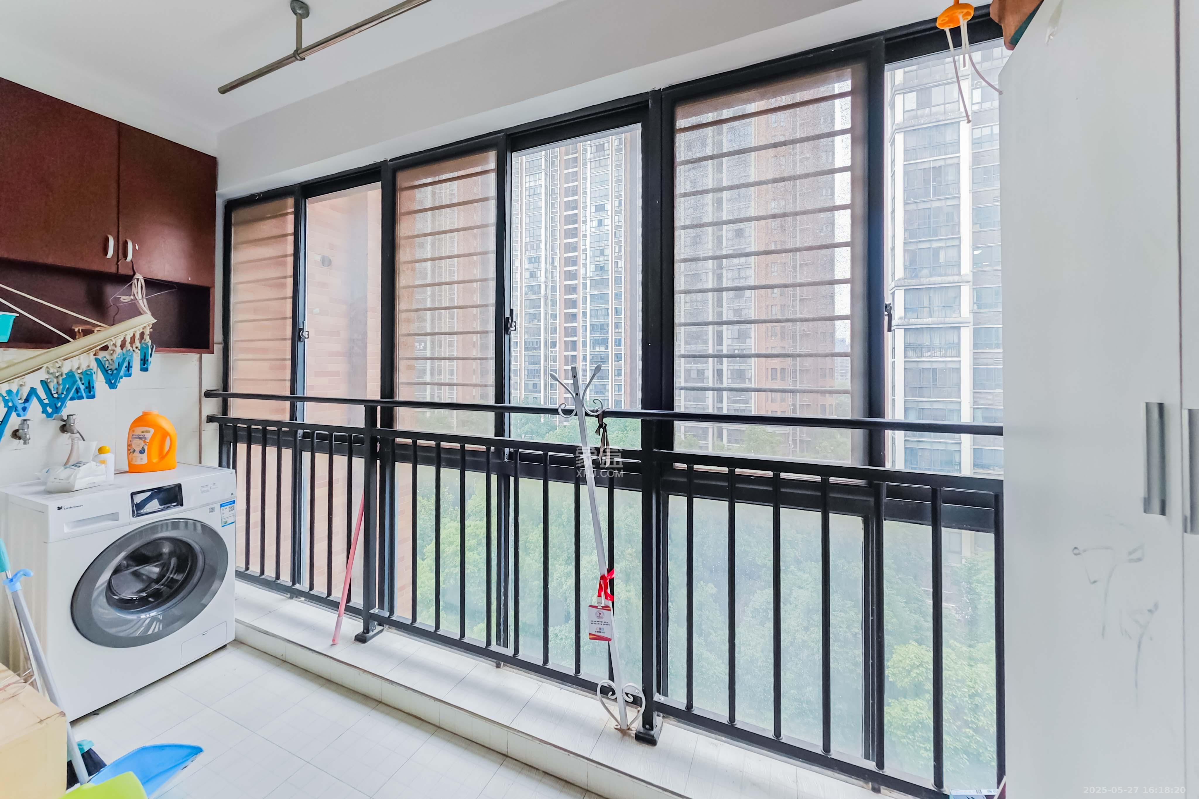 海拔东方 1室2厅1卫 99.8万 海拔东方 1室2厅1卫 99.8万阳台