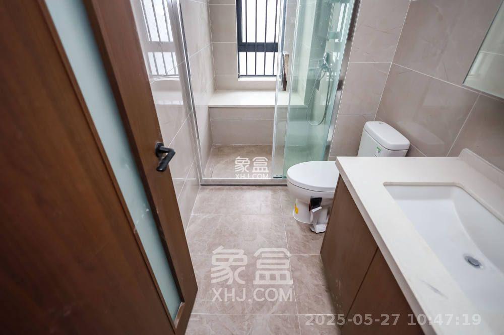 招商麓山府  4室2厅2卫   3800.00元/月室内图