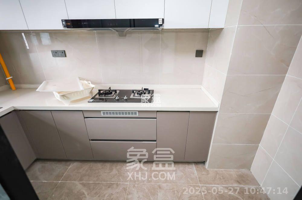 招商麓山府  4室2厅2卫   3800.00元/月室内图