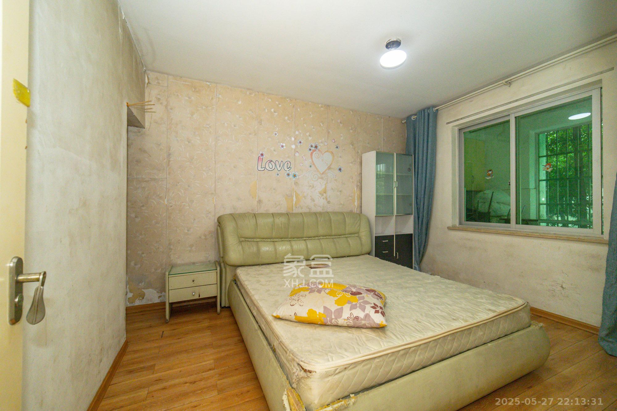 中南汽车世界  3室2厅1卫    44.8万 中南汽车世界  3室2厅1卫    44.8万卧室