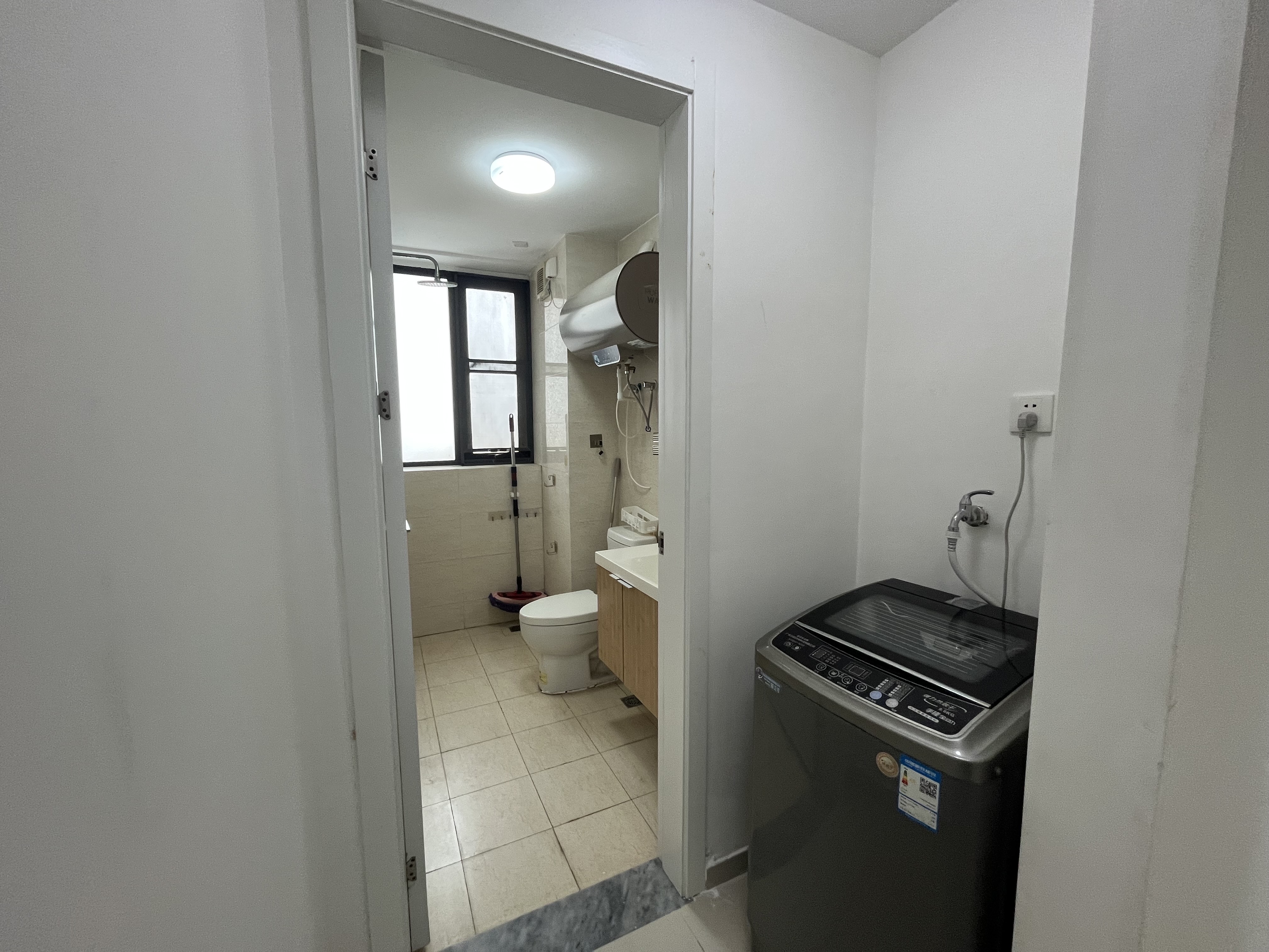 天地凤凰城 3室2厅1卫 3200.00元/月 天地凤凰城 3室2厅1卫 3200.00元/月户型图