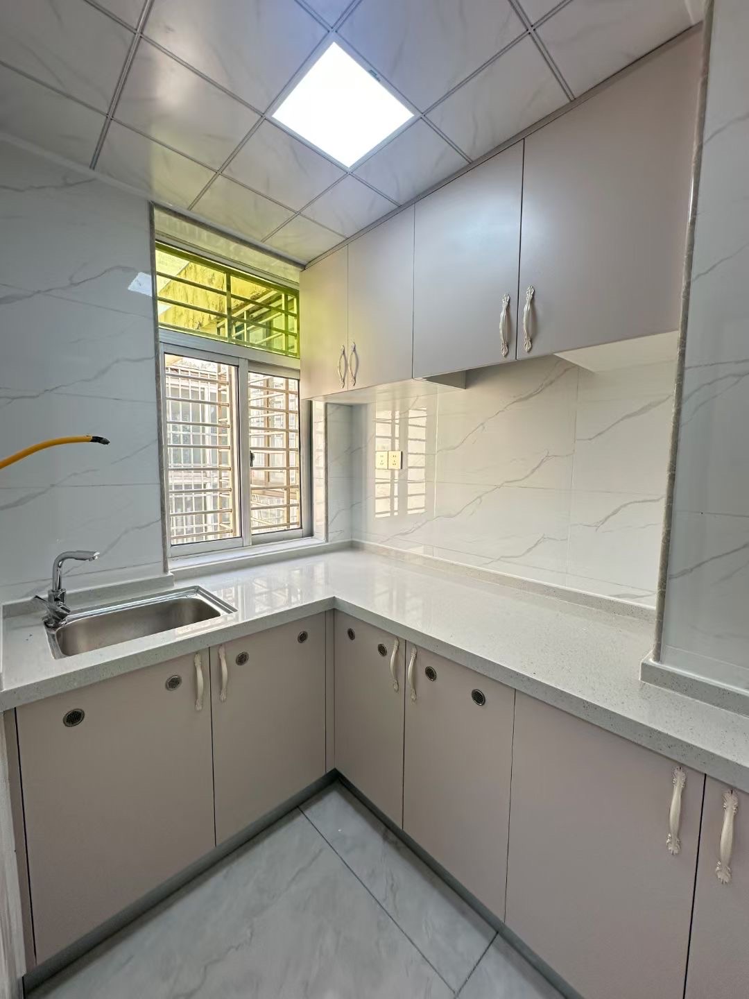 水岸星城A小区  1室0厅0卫    89.0万 水岸星城A小区  1室0厅0卫    89.0万客厅