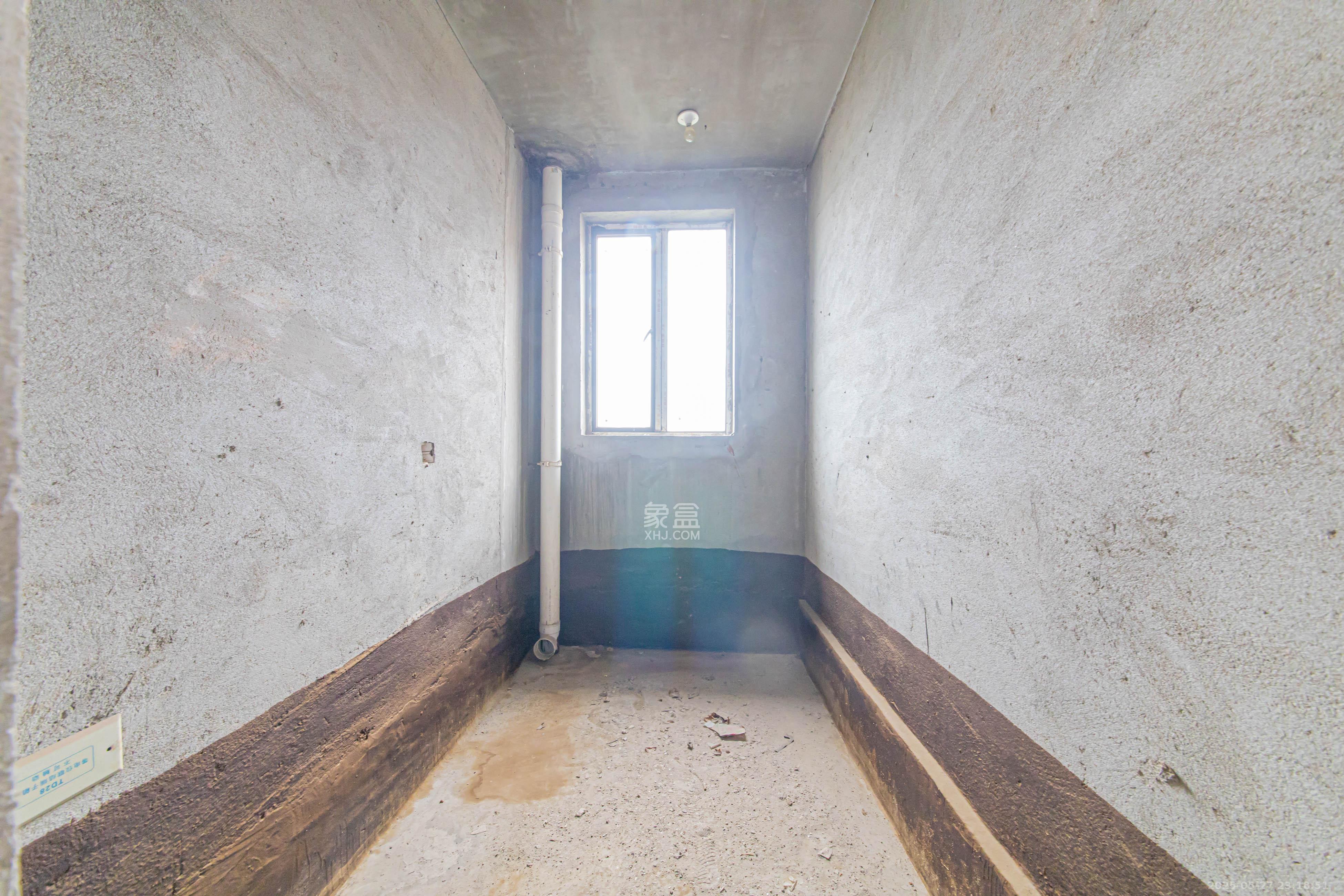 大唐印象一期云海湾  4室2厅2卫    145.0万 大唐印象一期云海湾  4室2厅2卫    145.0万卫生间