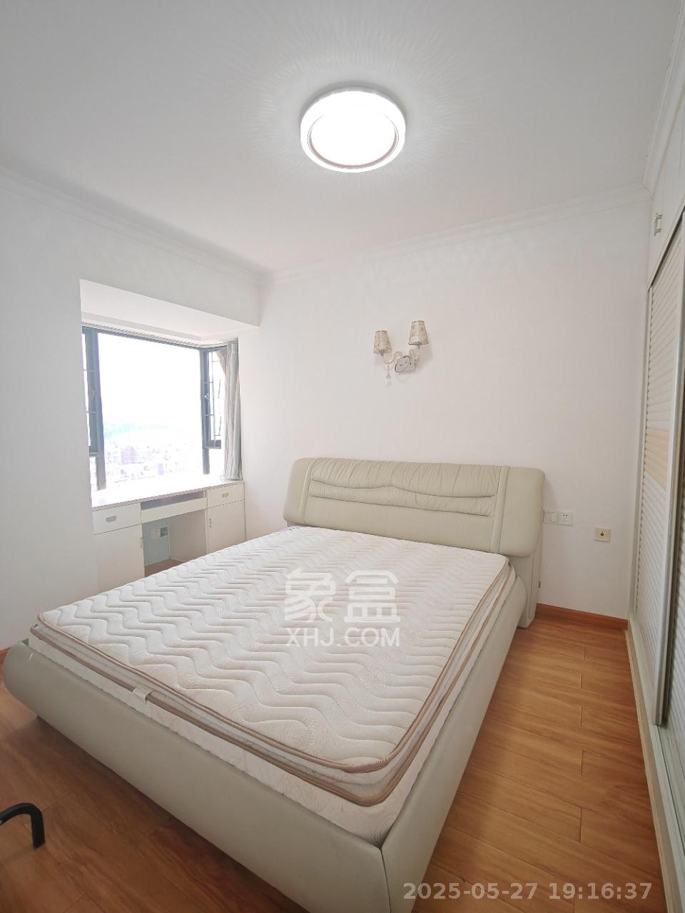 三一街区  3室2厅1卫   1900.00元/月室内图