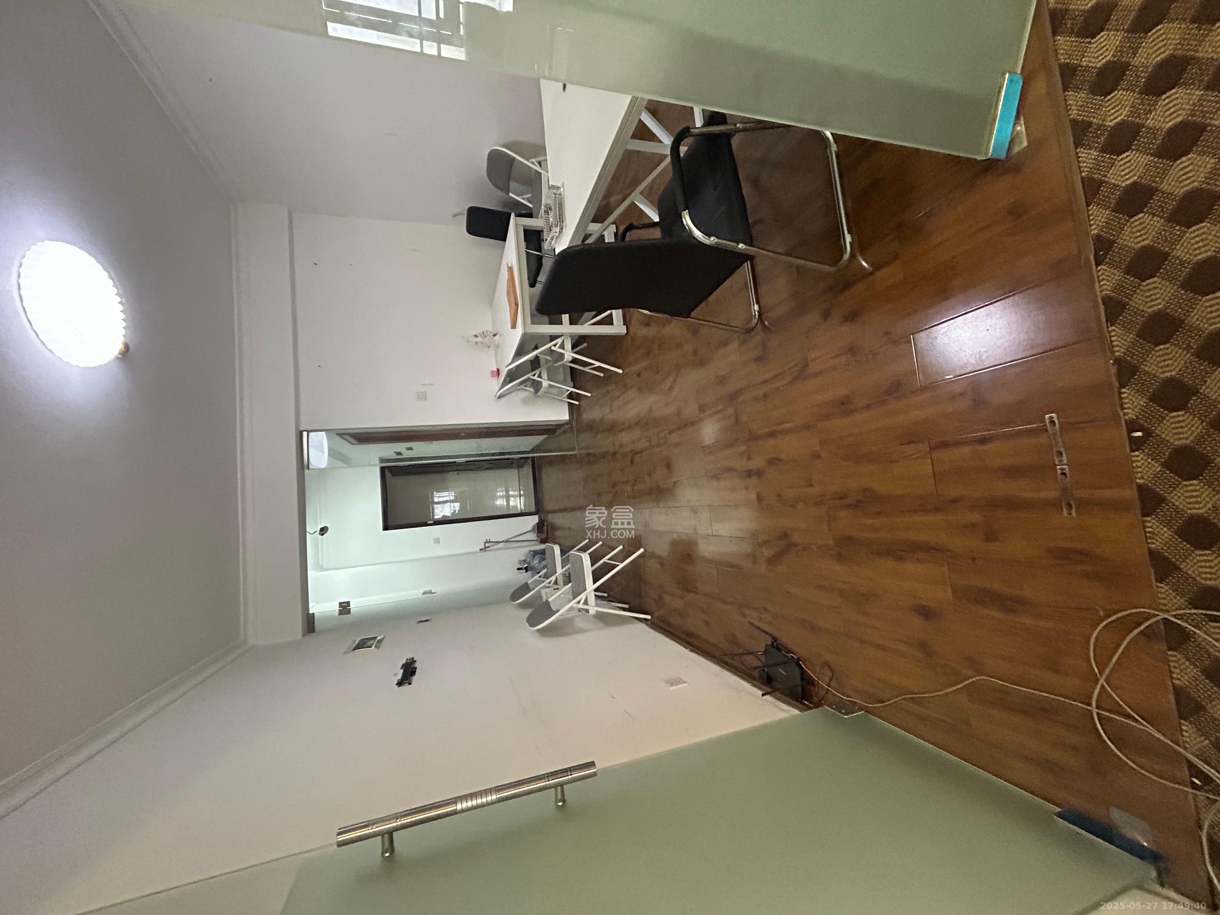 星大峰汇商务楼 1室1厅1卫 1500.0元/月 星大峰汇商务楼 1室1厅1卫 1500.0元/月室内图