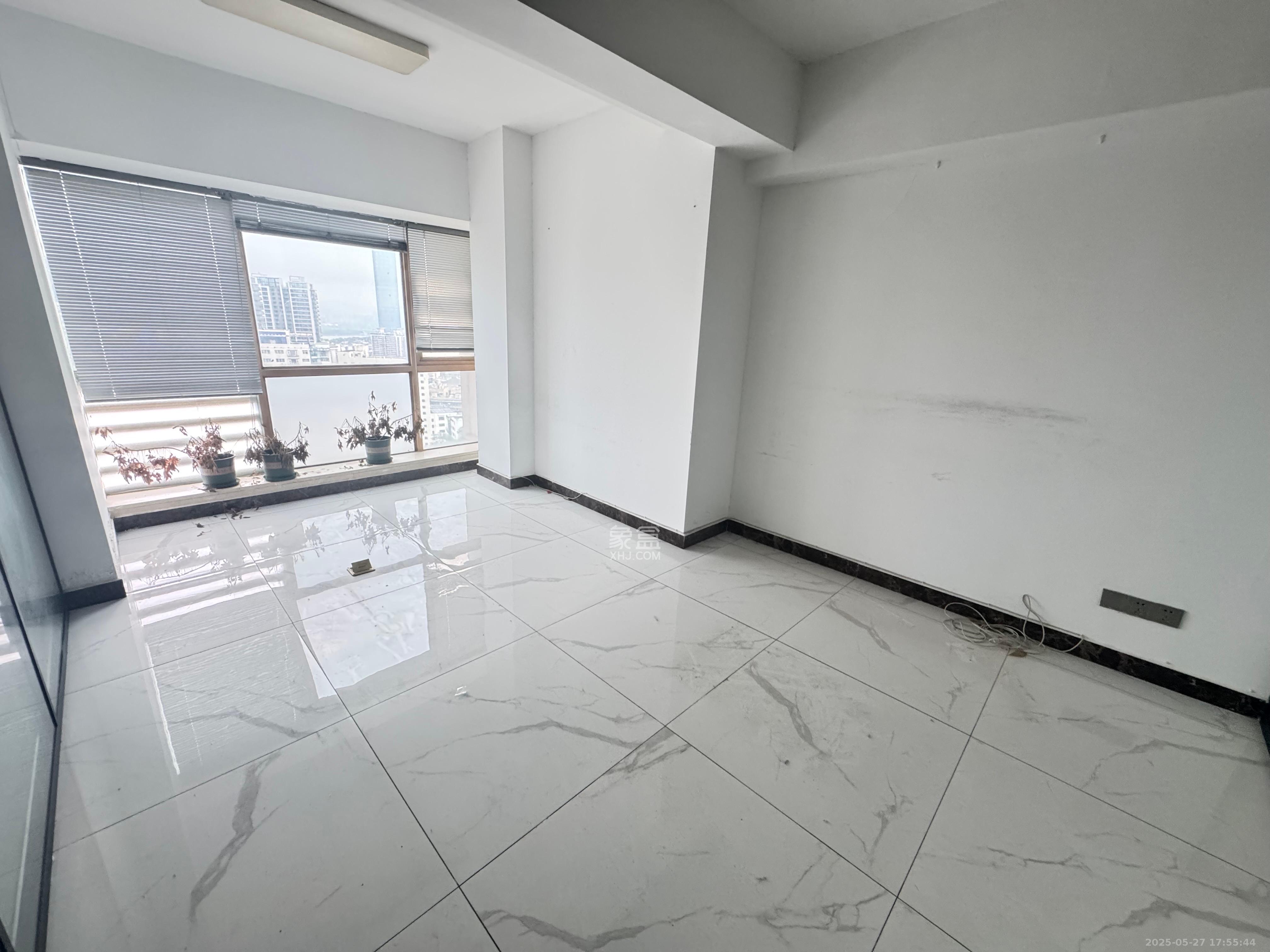 嘉盛国际广场  1室1厅1卫    7500.0元/月 嘉盛国际广场  1室1厅1卫    7500.0元/月室内图