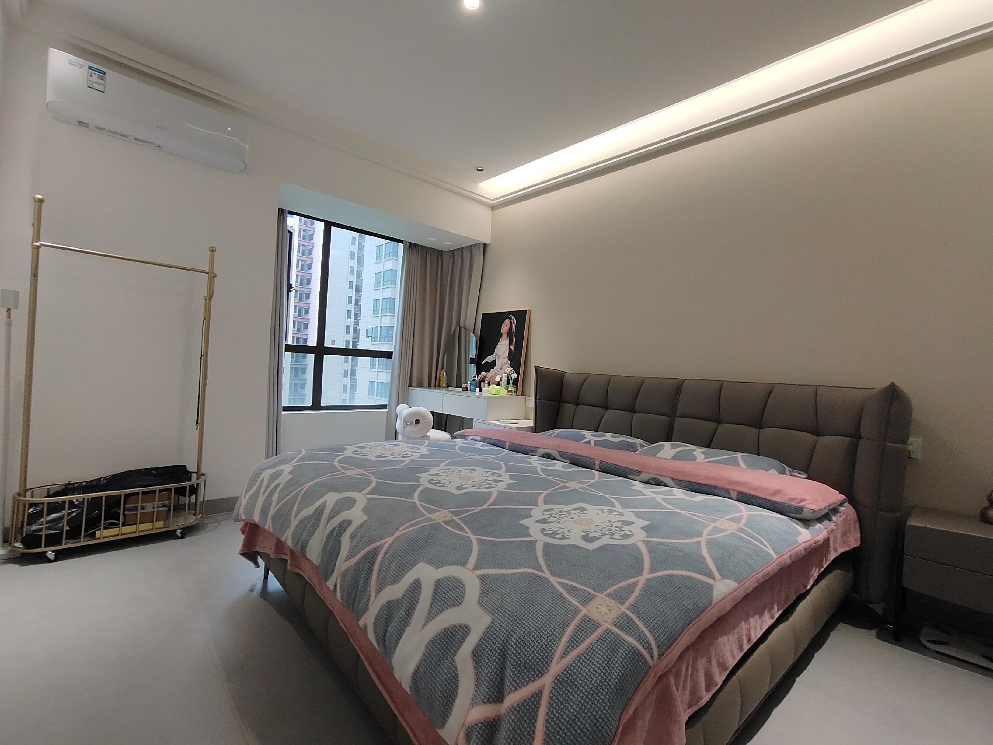 东宸江山里  3室2厅2卫   75.00万客厅