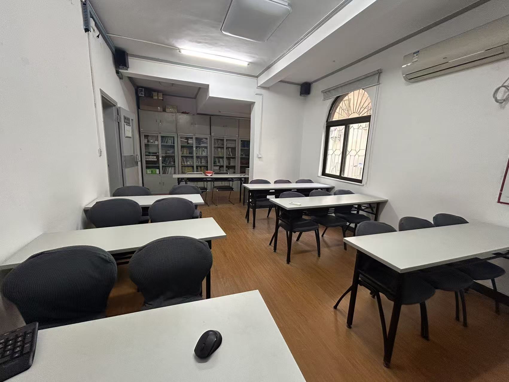 龙园别墅 7室2厅4卫 16000.0元/月 龙园别墅 7室2厅4卫 16000.0元/月室内图