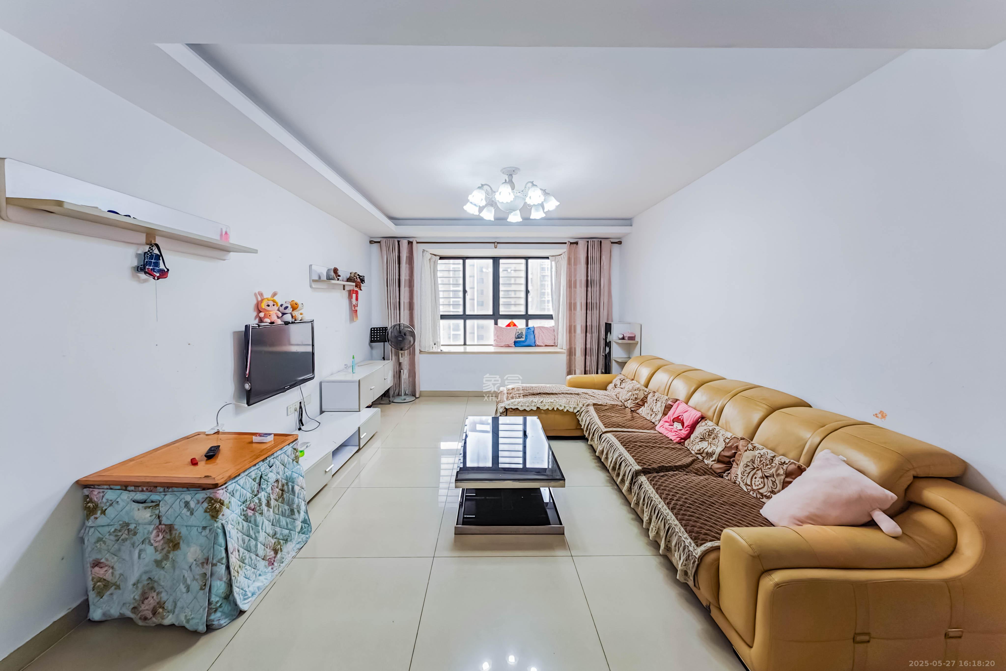 海拔东方 1室2厅1卫 99.8万 海拔东方 1室2厅1卫 99.8万客厅