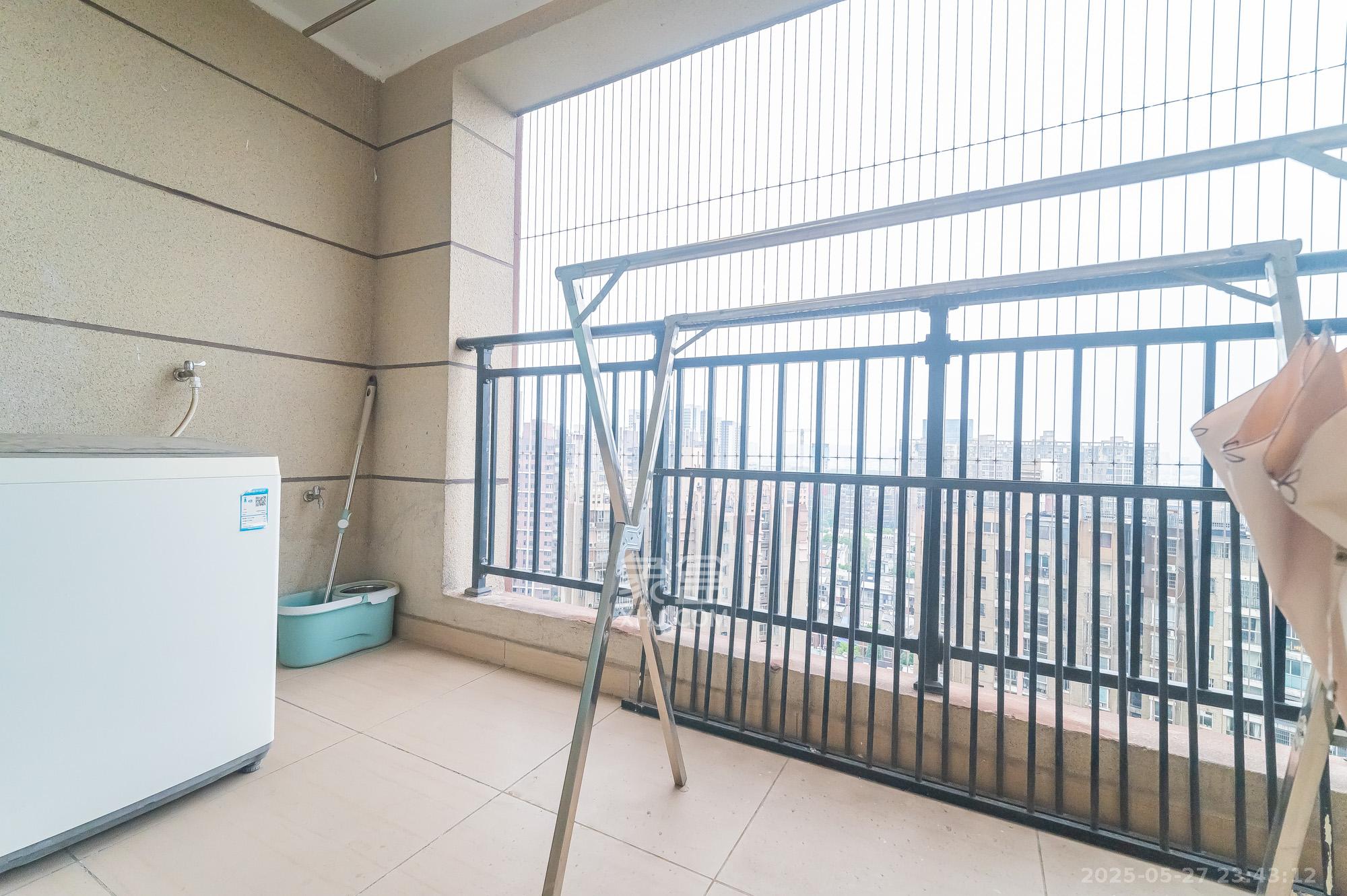 碧桂园中央花园 3室2厅2卫 80.0万 碧桂园中央花园 3室2厅2卫 80.0万阳台