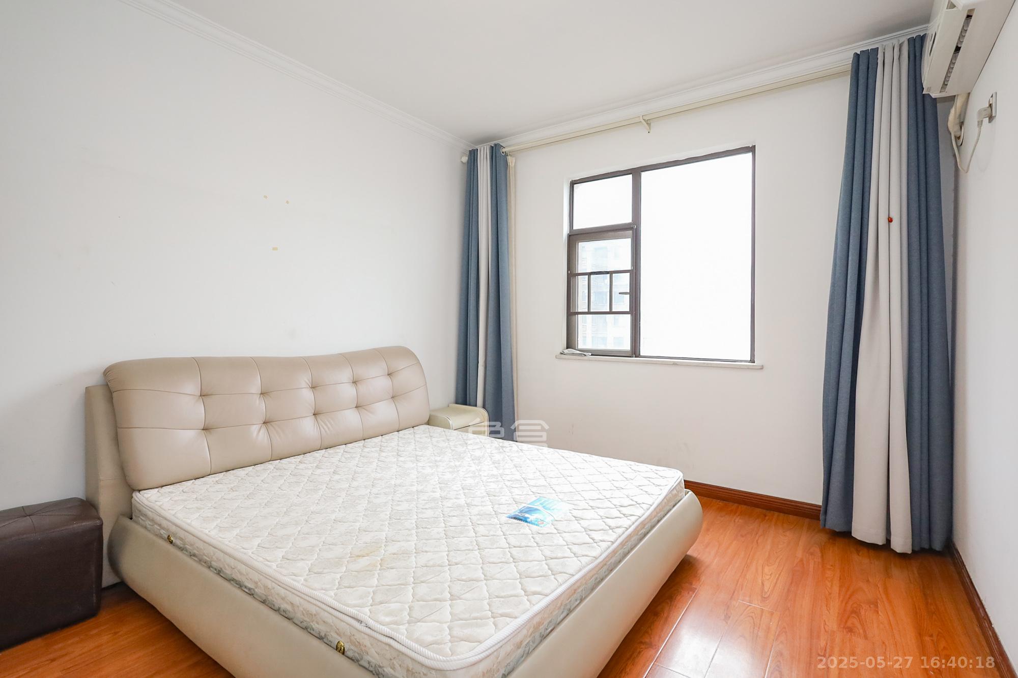 阳光丽城一期 4室2厅1卫 155.0万 阳光丽城一期 4室2厅1卫 155.0万卧室