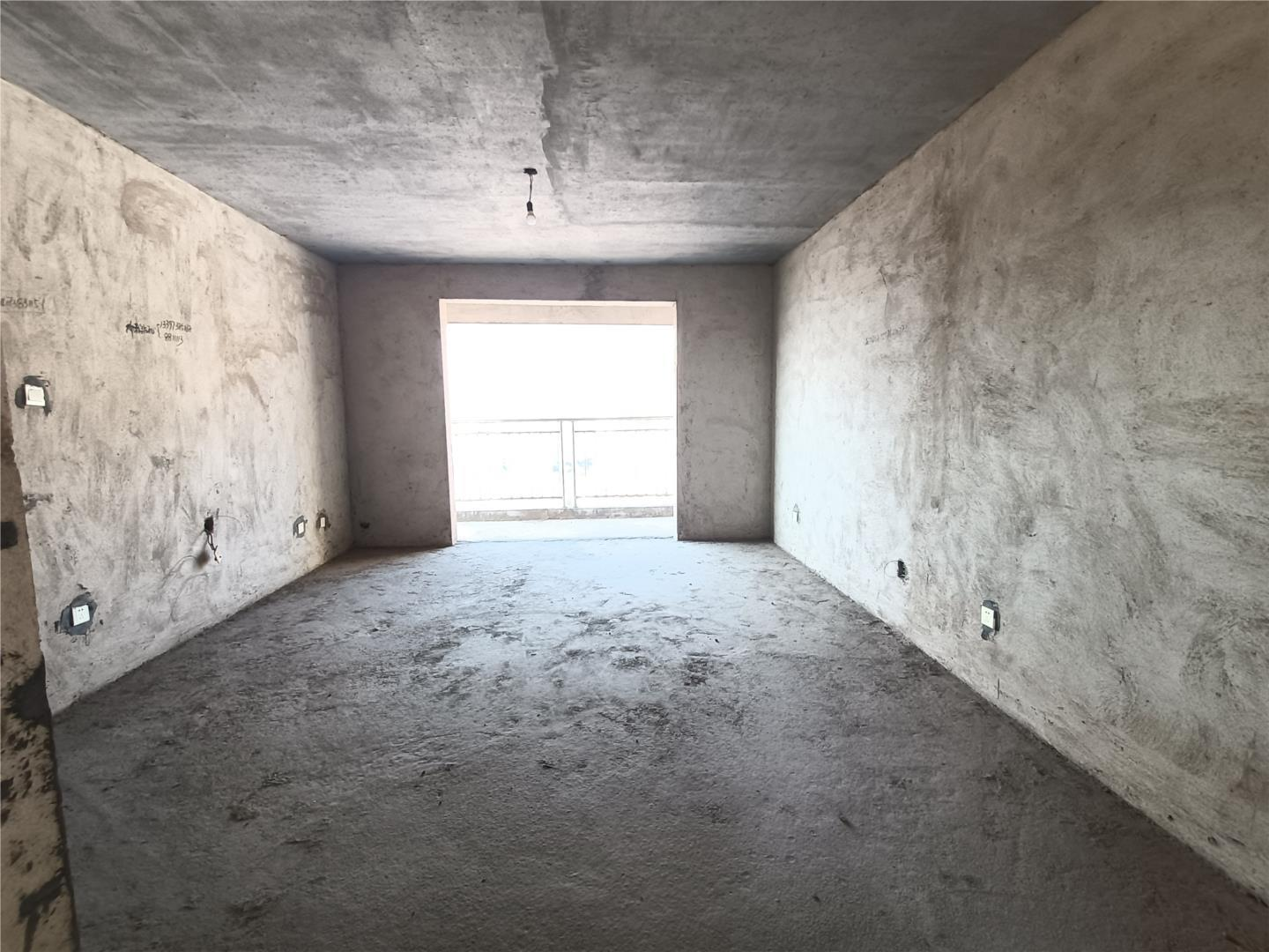 鸿都苑 3室2厅2卫 58.0万 鸿都苑 3室2厅2卫 58.0万客厅