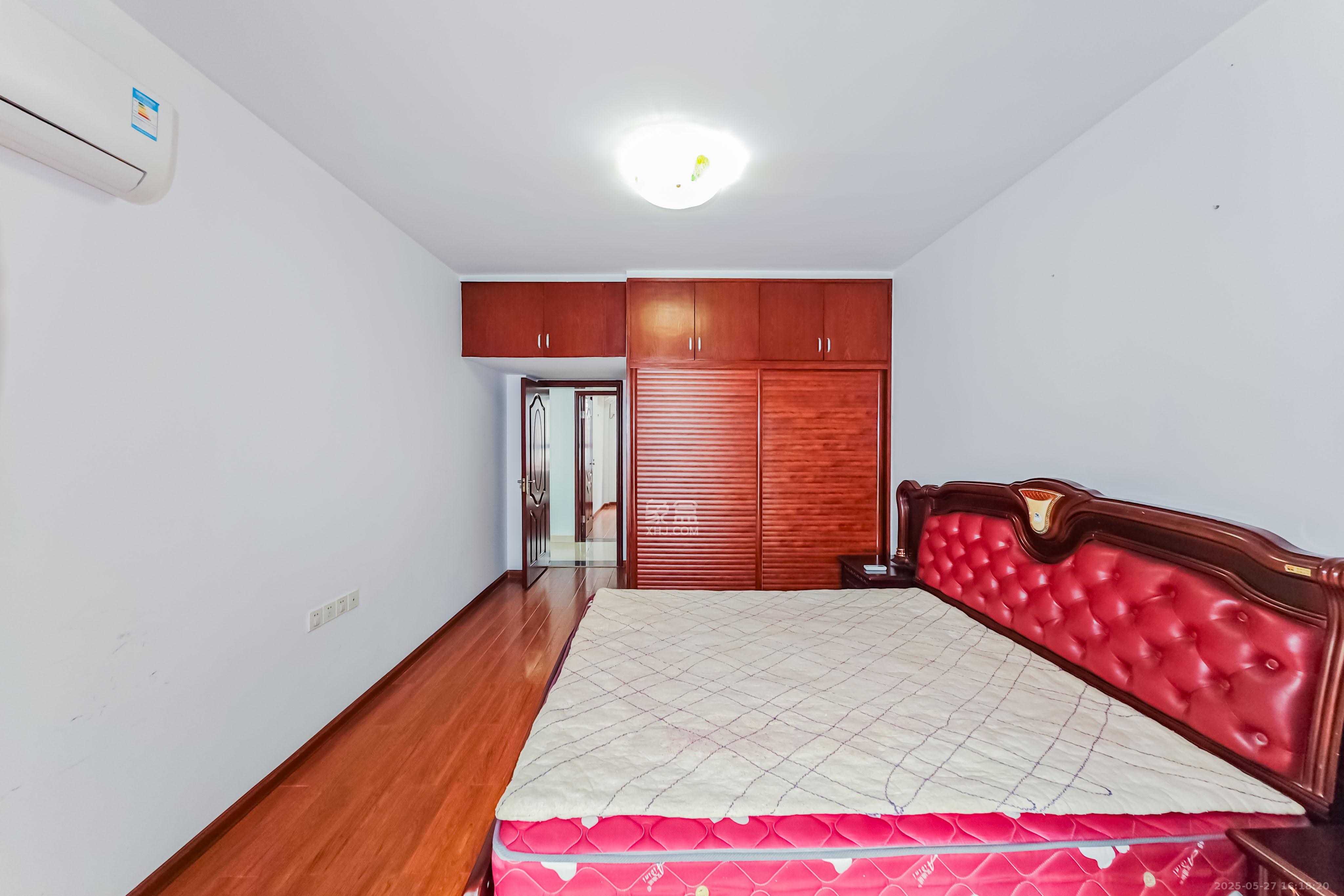 海拔东方 1室2厅1卫 99.8万 海拔东方 1室2厅1卫 99.8万卧室