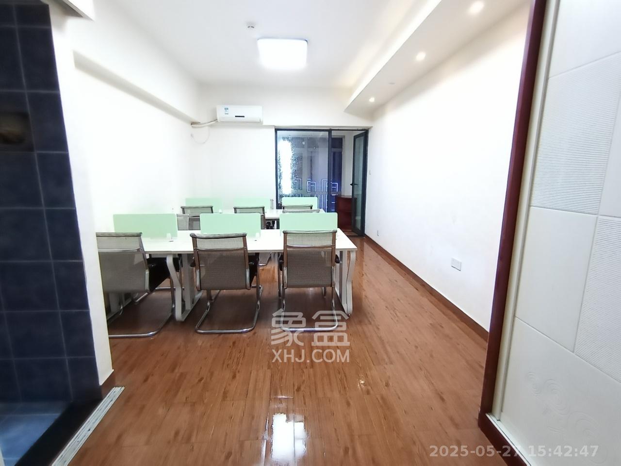 奥克斯广场 1室1厅1卫 2500.0元/月 奥克斯广场 1室1厅1卫 2500.0元/月室内图