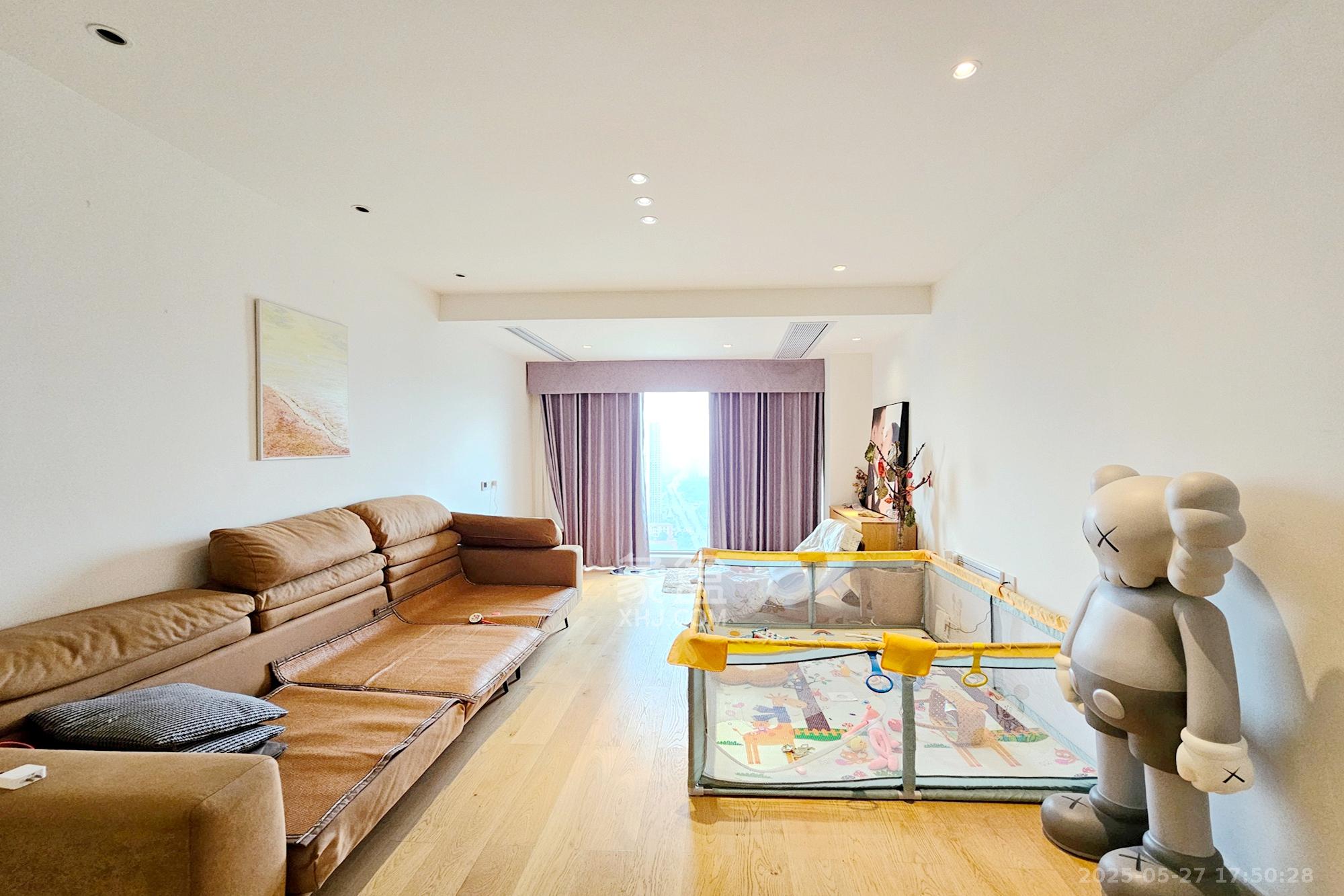 长房东旭国际 3室2厅1卫 130.0万 长房东旭国际 3室2厅1卫 130.0万客厅