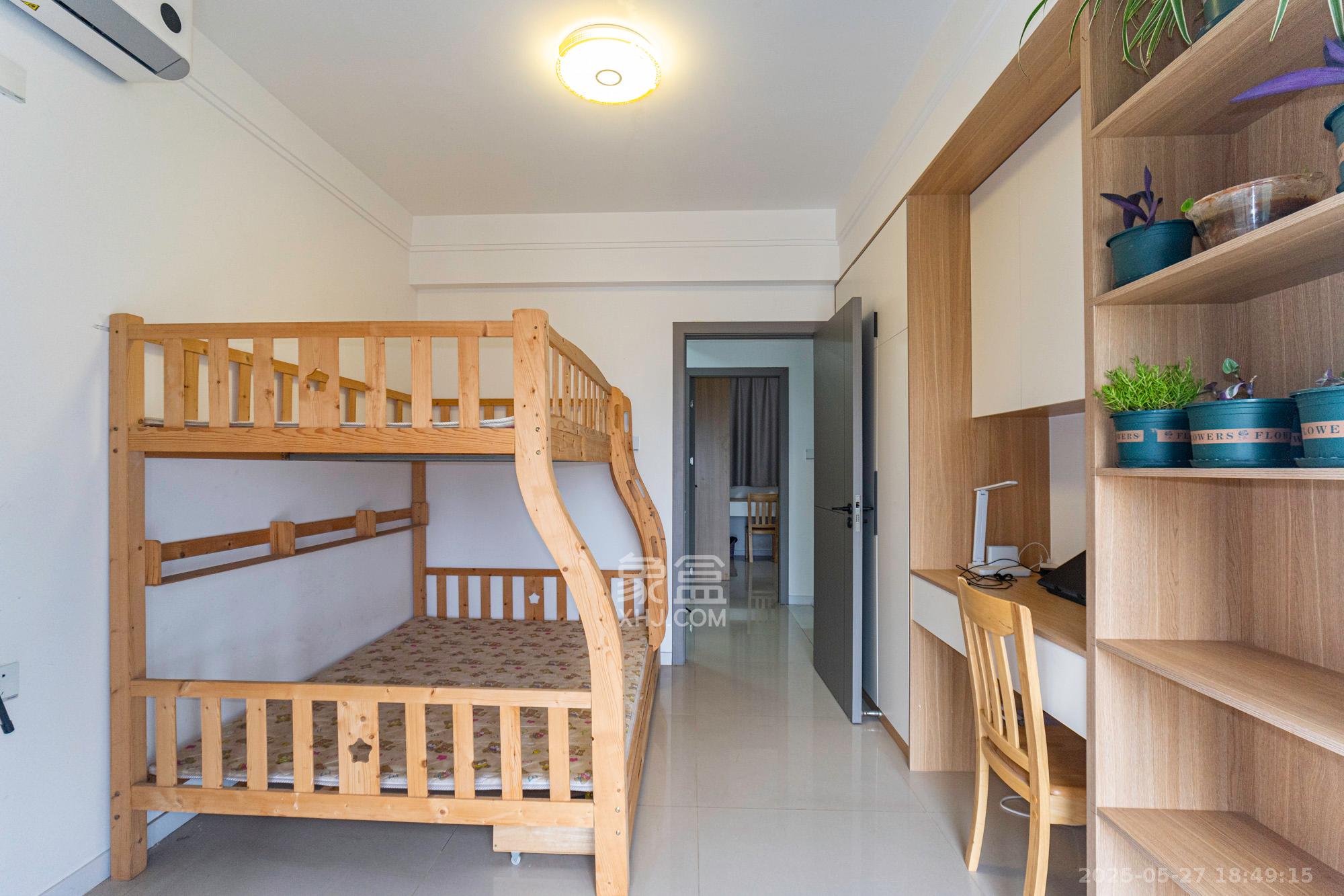 金辉优步星樾  3室2厅2卫    72.8万 金辉优步星樾  3室2厅2卫    72.8万卧室