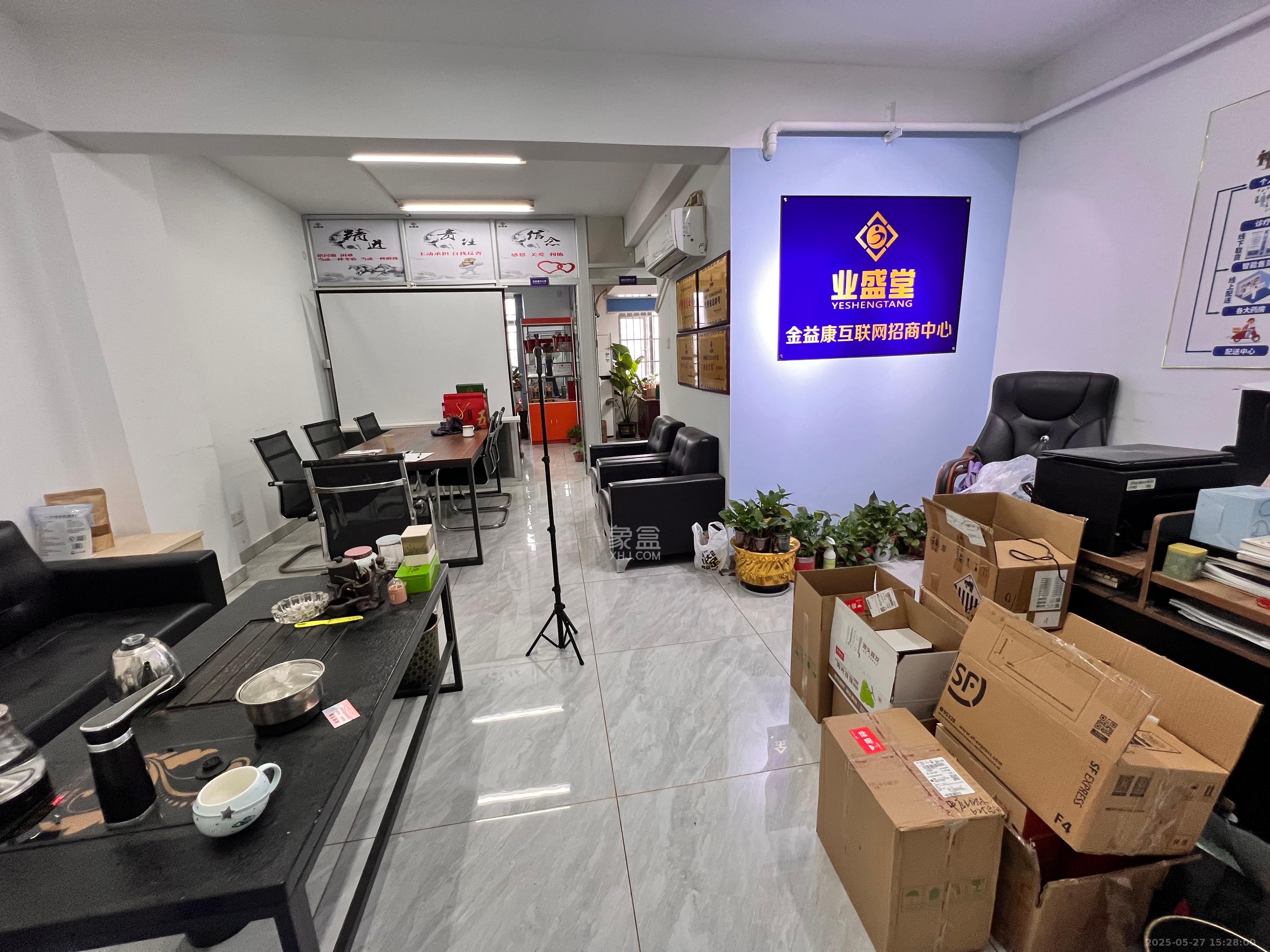 长房中庭国际(东郡华蓉广场) 2室1厅1卫 3500.0元/月 长房中庭国际(东郡华蓉广场) 2室1厅1卫 3500.0元/月室内图