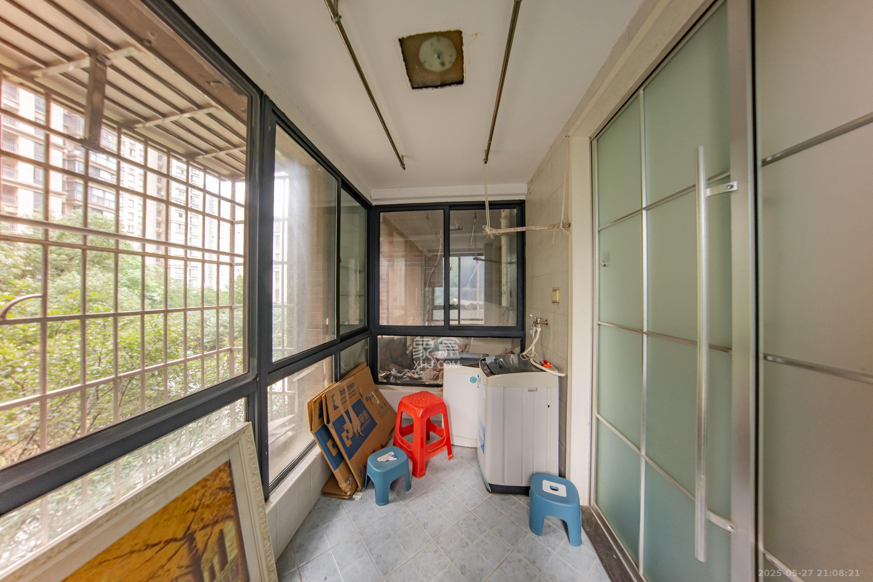中建麓山和苑  2室2厅1卫   43.80万阳台