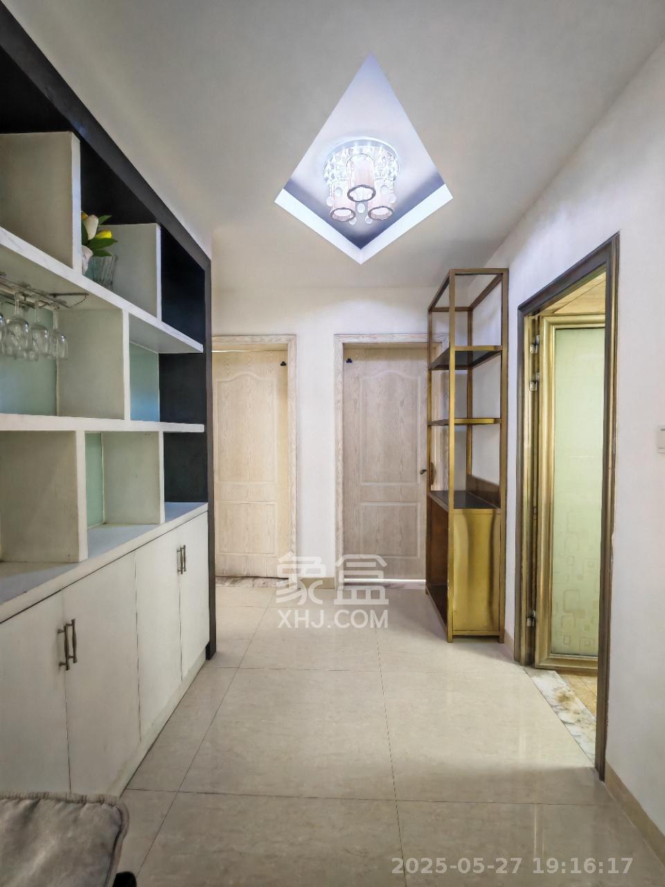 三一街区  3室2厅1卫   1900.00元/月室内图