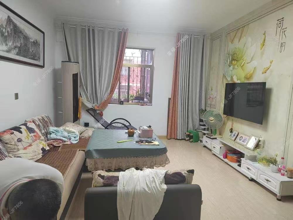 仁和小区 3室2厅2卫 42.0万 仁和小区 3室2厅2卫 42.0万客厅