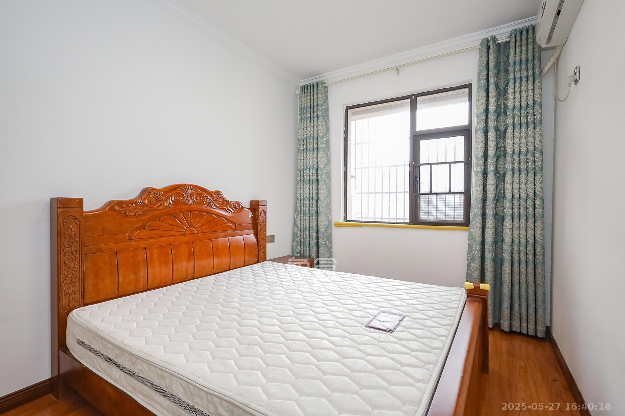 阳光丽城一期 4室2厅1卫 155.0万 阳光丽城一期 4室2厅1卫 155.0万卧室