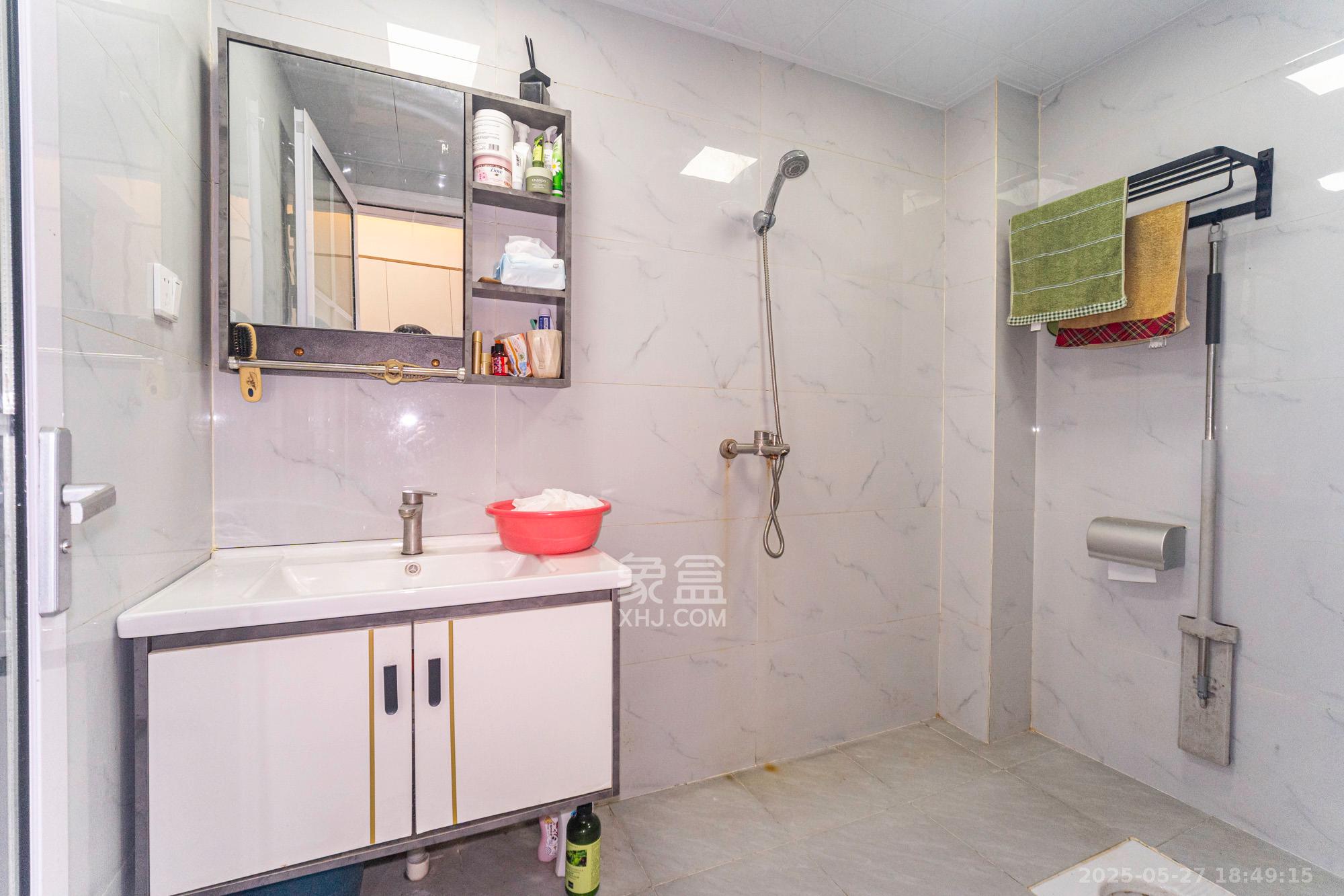 金辉优步星樾  3室2厅2卫    72.8万 金辉优步星樾  3室2厅2卫    72.8万卫生间