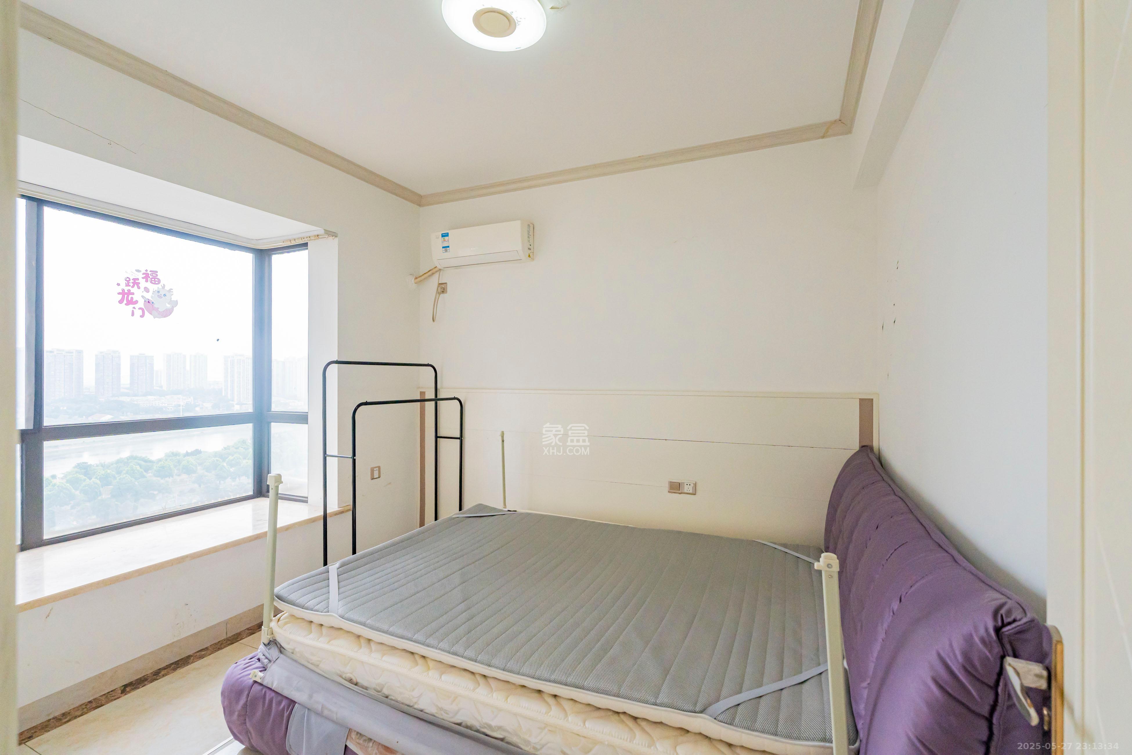 金土地第一湾 2室2厅1卫 56.0万 金土地第一湾 2室2厅1卫 56.0万卧室