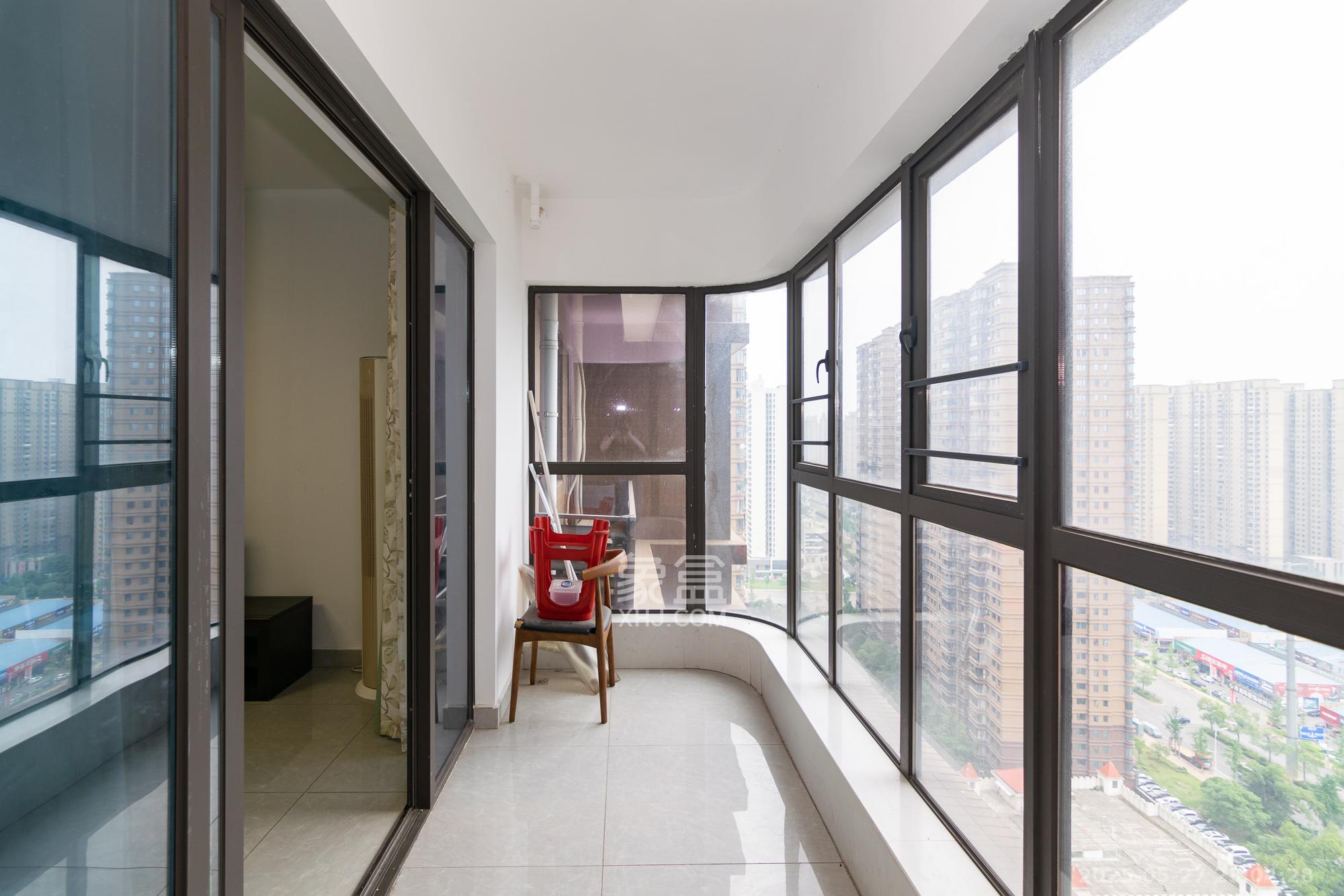 润和美郡(润和紫郡五期) 5室2厅2卫 108.0万 润和美郡(润和紫郡五期) 5室2厅2卫 108.0万阳台