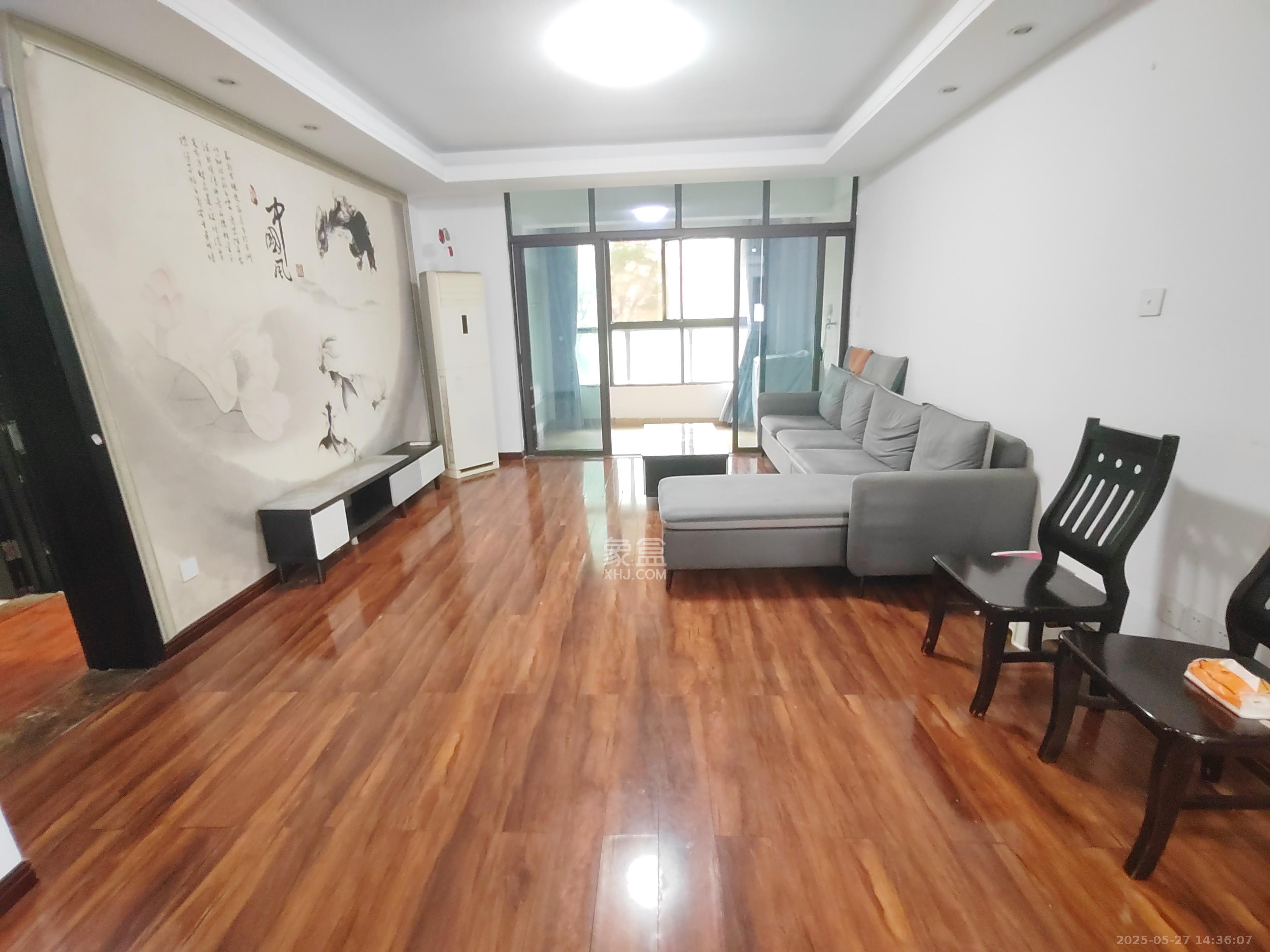 绿地中央广场  3室2厅2卫    3300.0元/月 绿地中央广场  3室2厅2卫    3300.0元/月