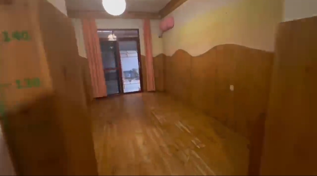 市中心医院家属区 3室2厅2卫 55.8万 市中心医院家属区 3室2厅2卫 55.8万客厅