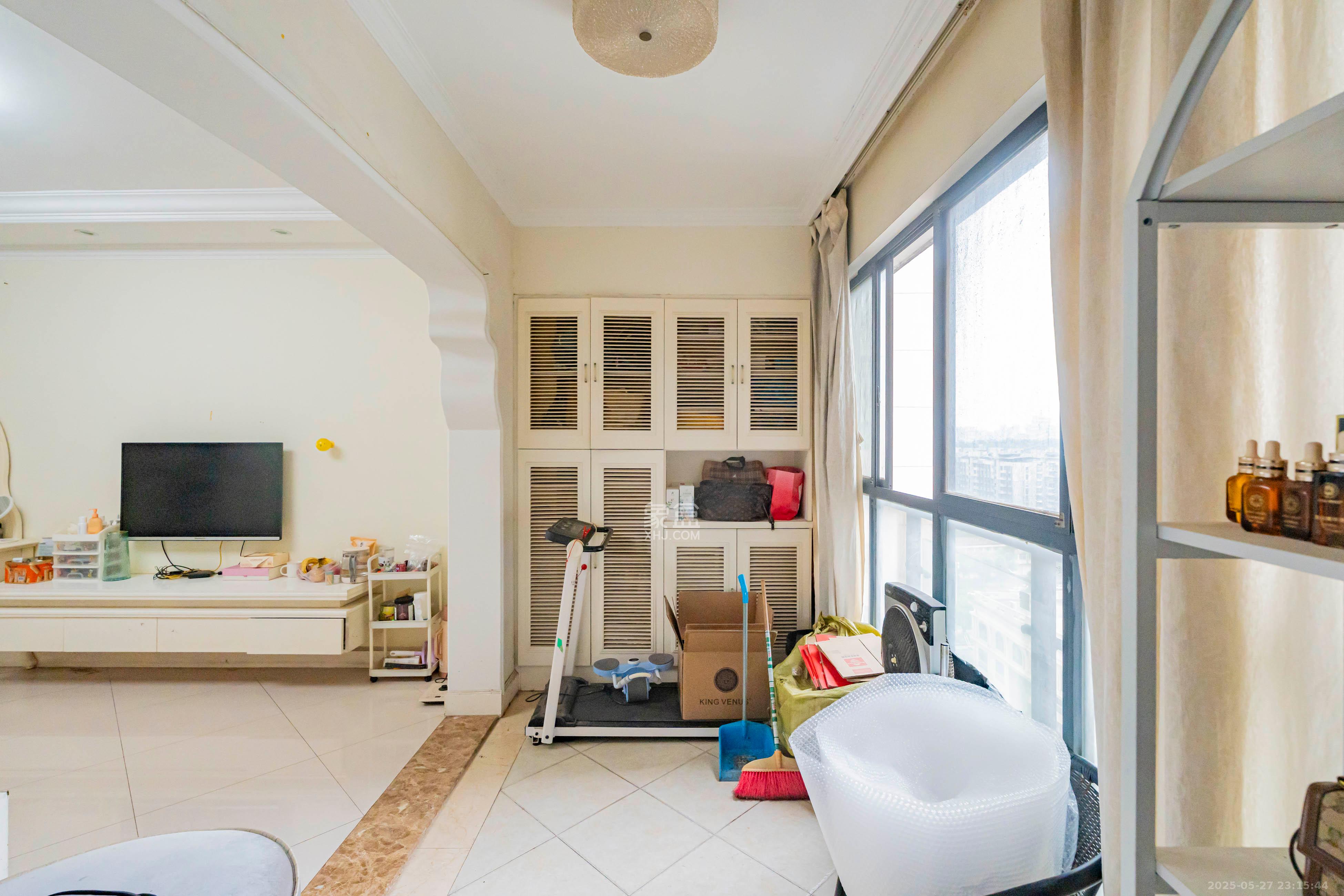 雄新水印廊桥(雄新华府) 2室2厅1卫 70.0万 雄新水印廊桥(雄新华府) 2室2厅1卫 70.0万阳台