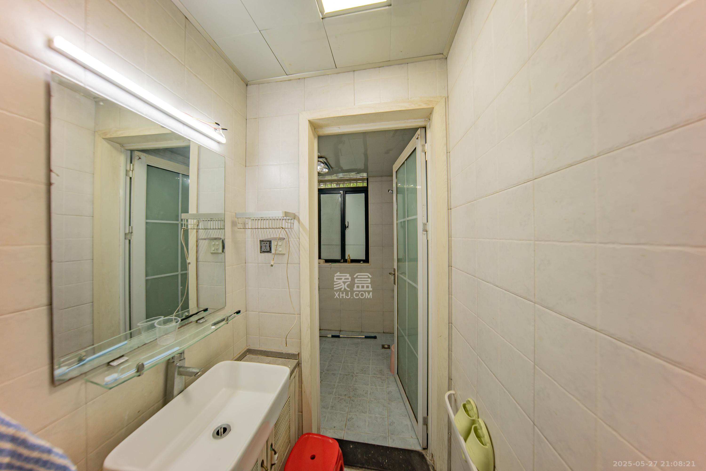 中建麓山和苑 2室2厅1卫 43.8万 中建麓山和苑 2室2厅1卫 43.8万卫生间