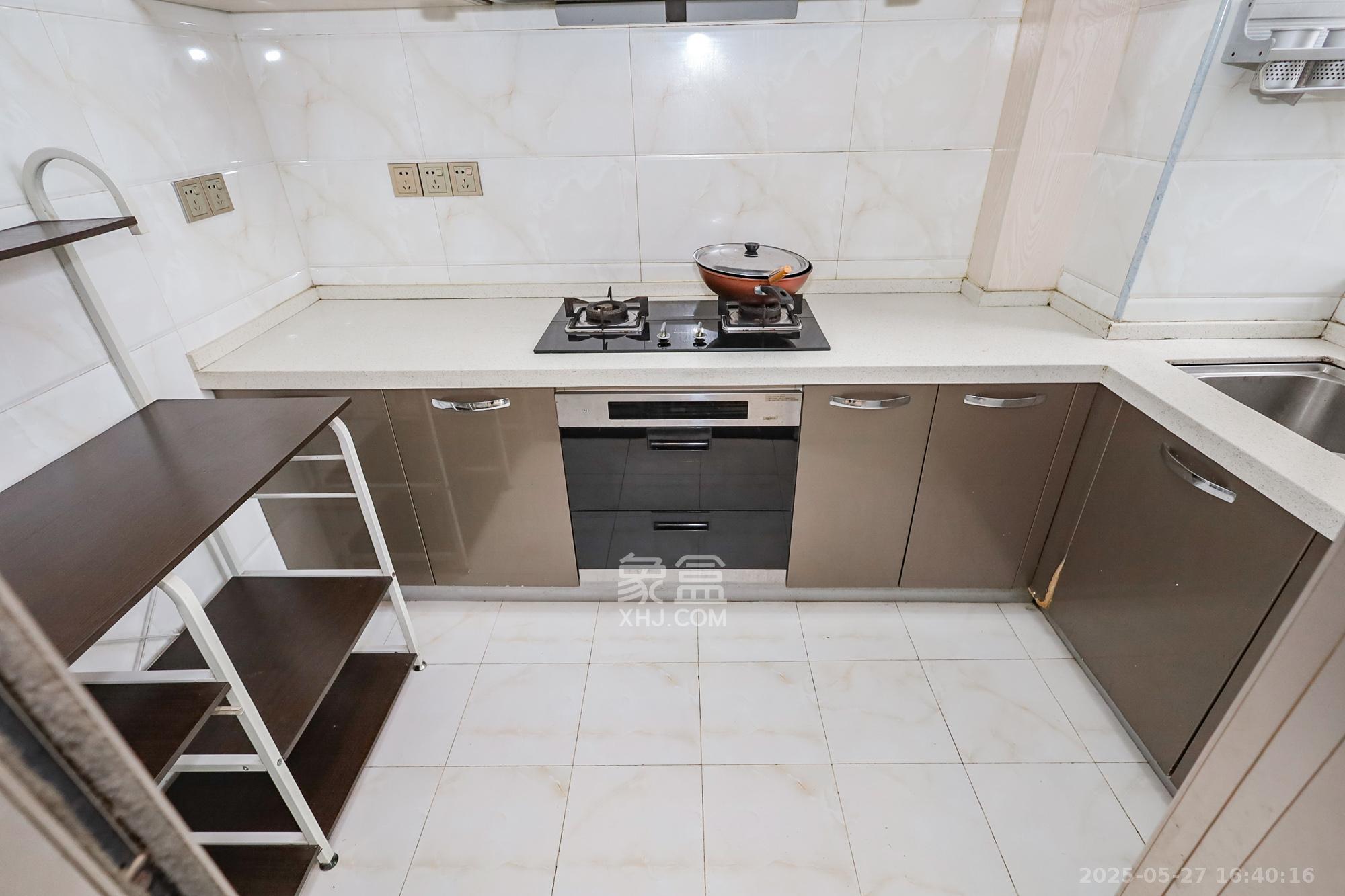 阳光丽城一期 4室2厅1卫 155.0万 阳光丽城一期 4室2厅1卫 155.0万厨房