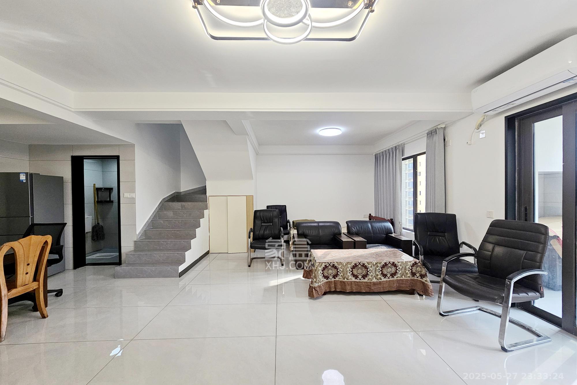 阳光城尚东湾蓝莓苑  3室2厅2卫    125.0万 阳光城尚东湾蓝莓苑  3室2厅2卫    125.0万客厅