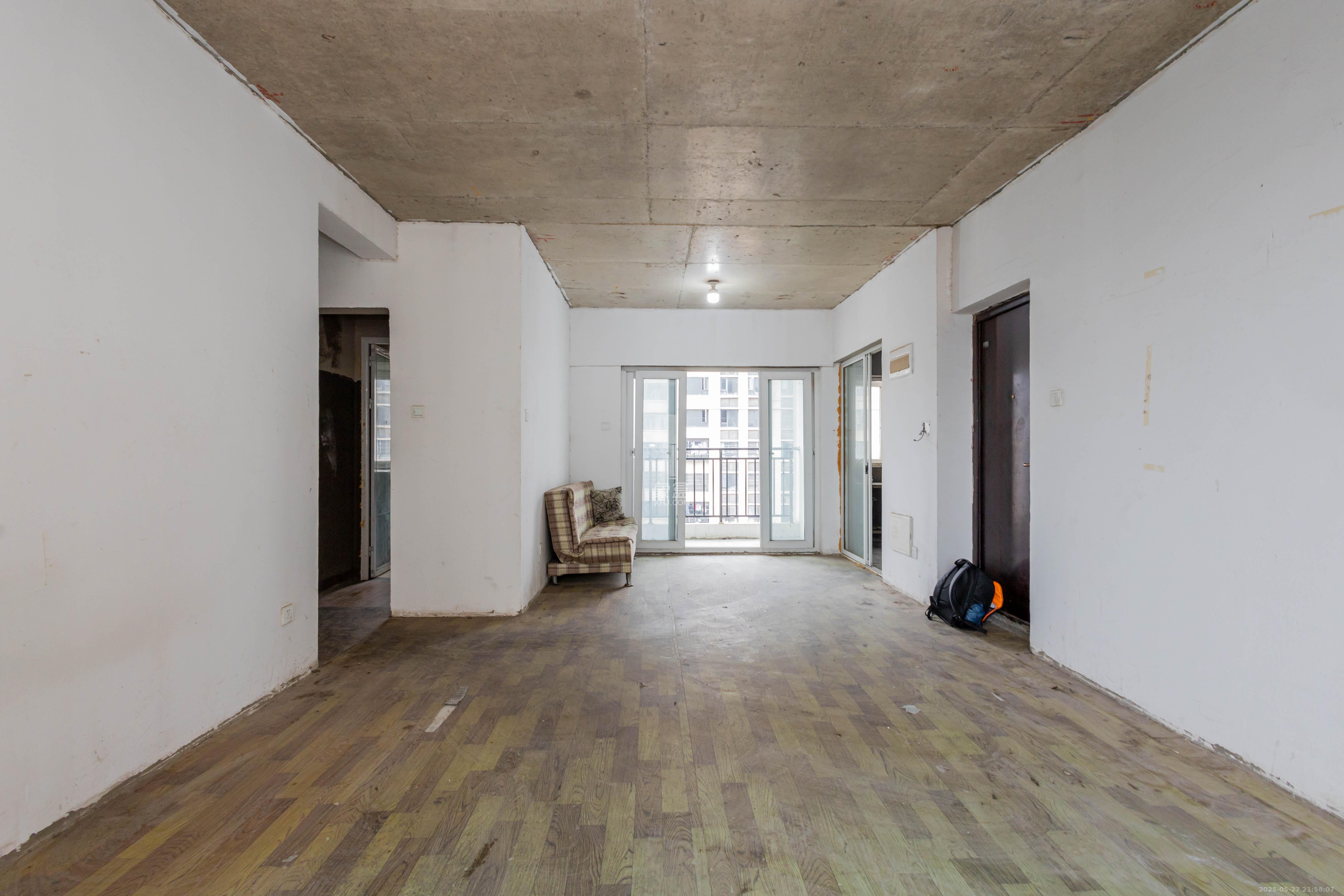 金科天悦(金科美邻汇) 4室2厅2卫 83.8万 金科天悦(金科美邻汇) 4室2厅2卫 83.8万客厅