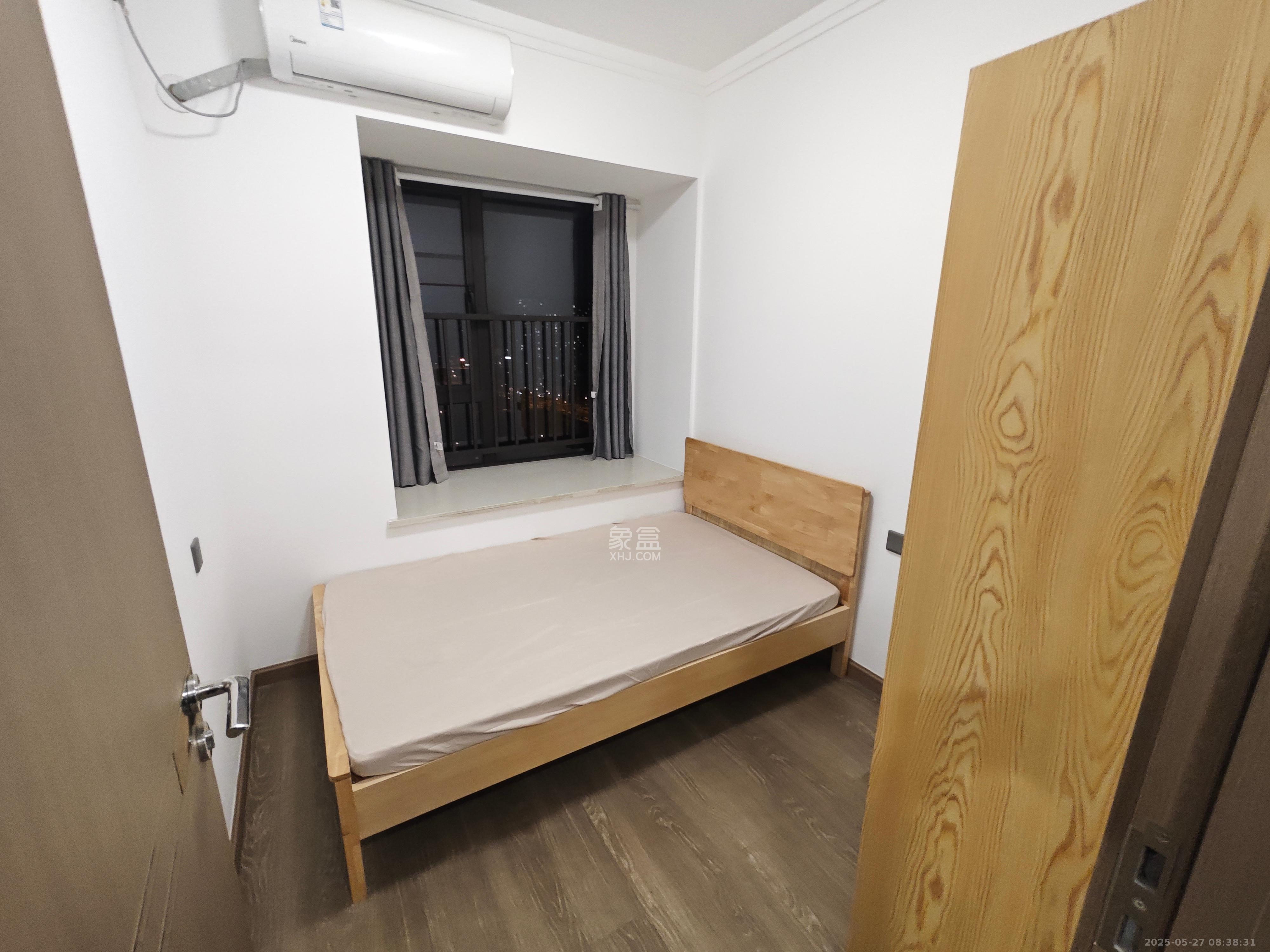 招商华发依云曦城  4室2厅2卫   2700.00元/月室内图