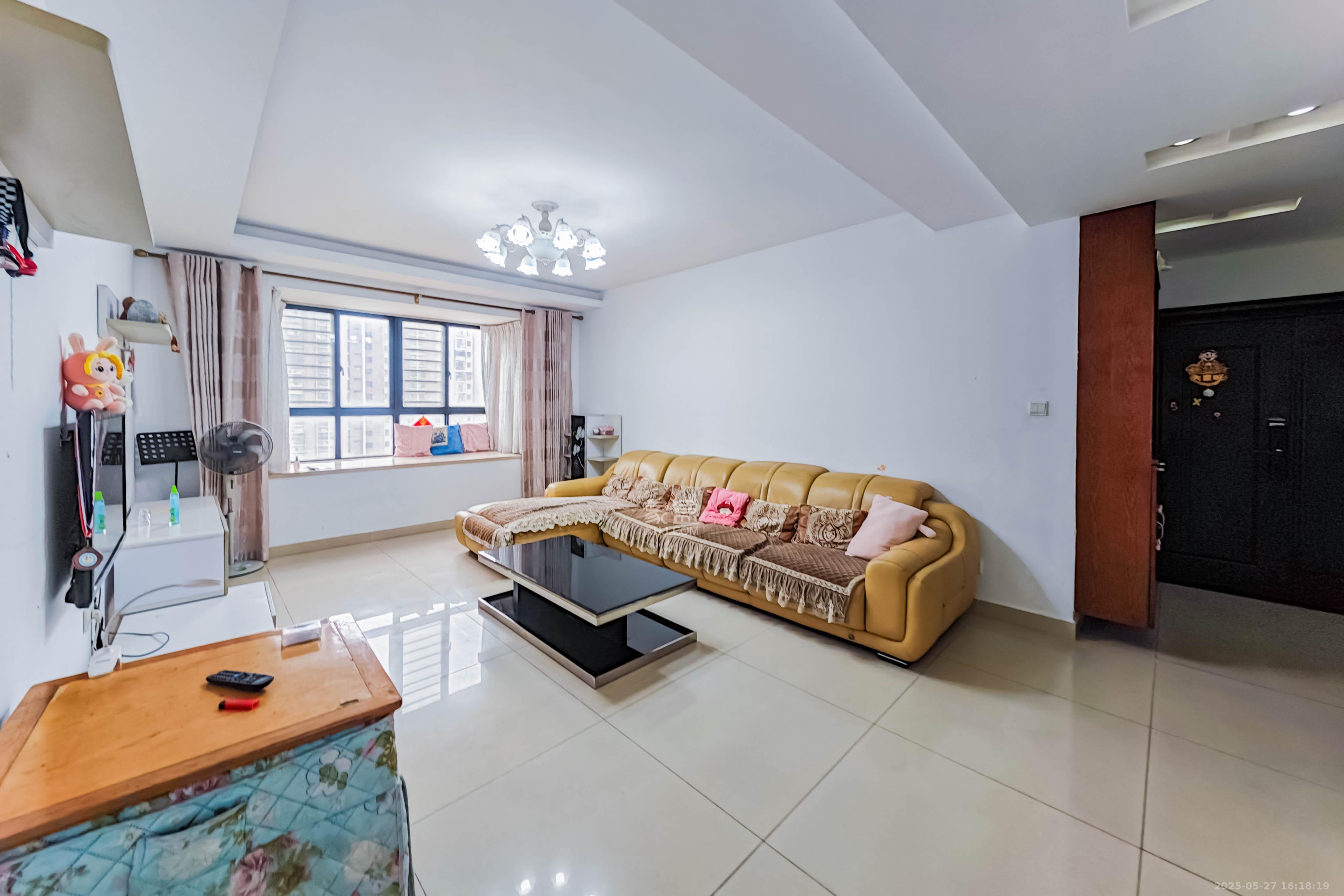 海拔东方 1室2厅1卫 99.8万 海拔东方 1室2厅1卫 99.8万客厅