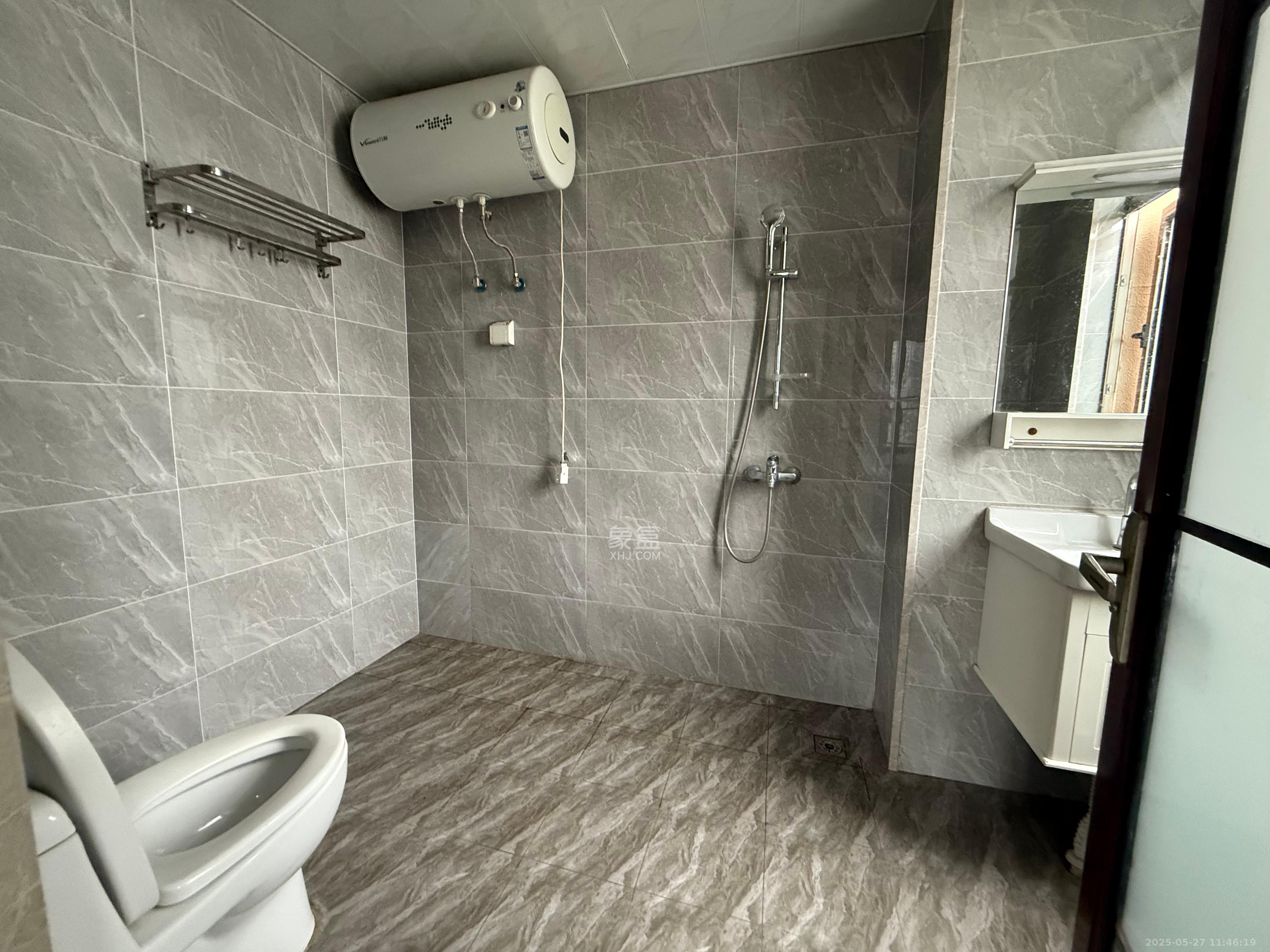 世茂铂翠湾一期 4室2厅2卫 3400.0元/月 世茂铂翠湾一期 4室2厅2卫 3400.0元/月室内图