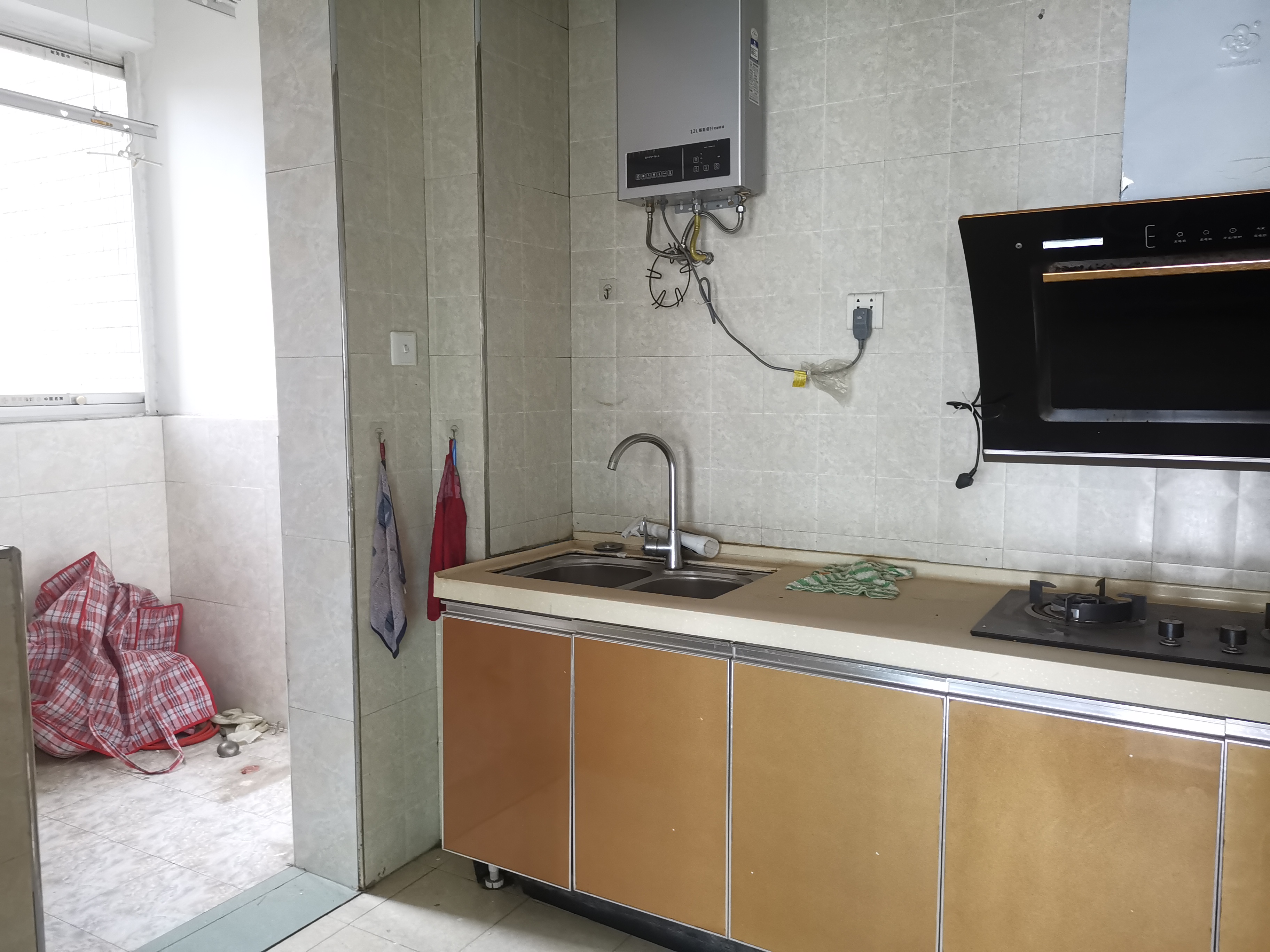 都市春天  3室2厅2卫    2200.0元/月 都市春天  3室2厅2卫    2200.0元/月室内图