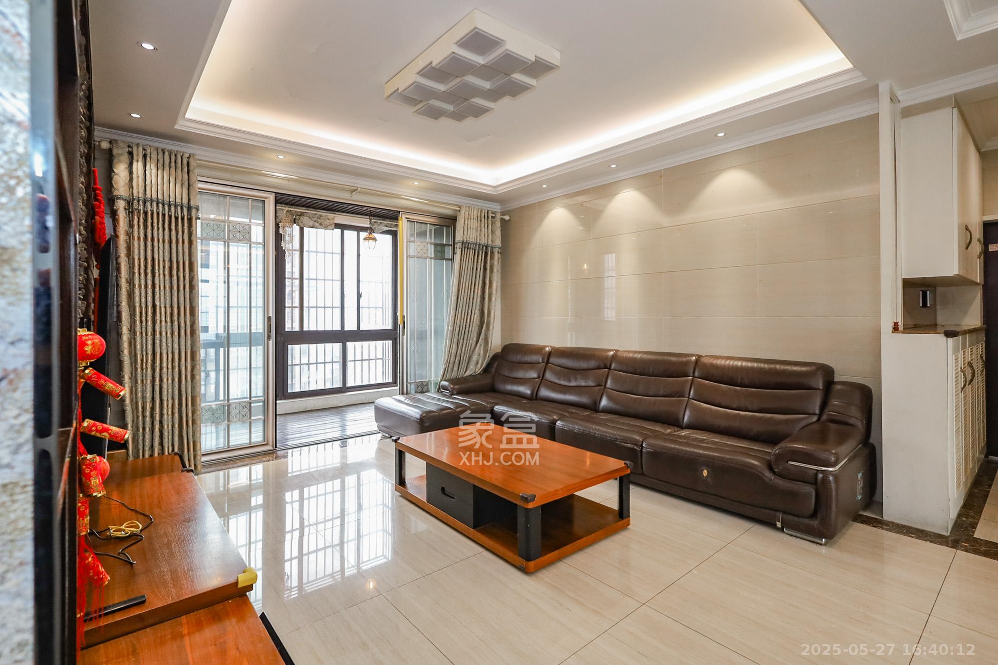 阳光丽城一期 4室2厅1卫 155.0万 阳光丽城一期 4室2厅1卫 155.0万客厅