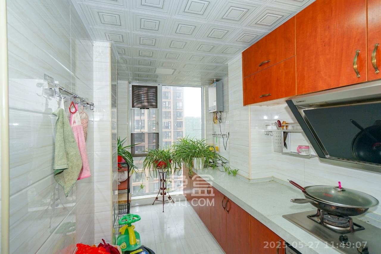 丽发新城  3室2厅2卫    2400.0元/月室内图