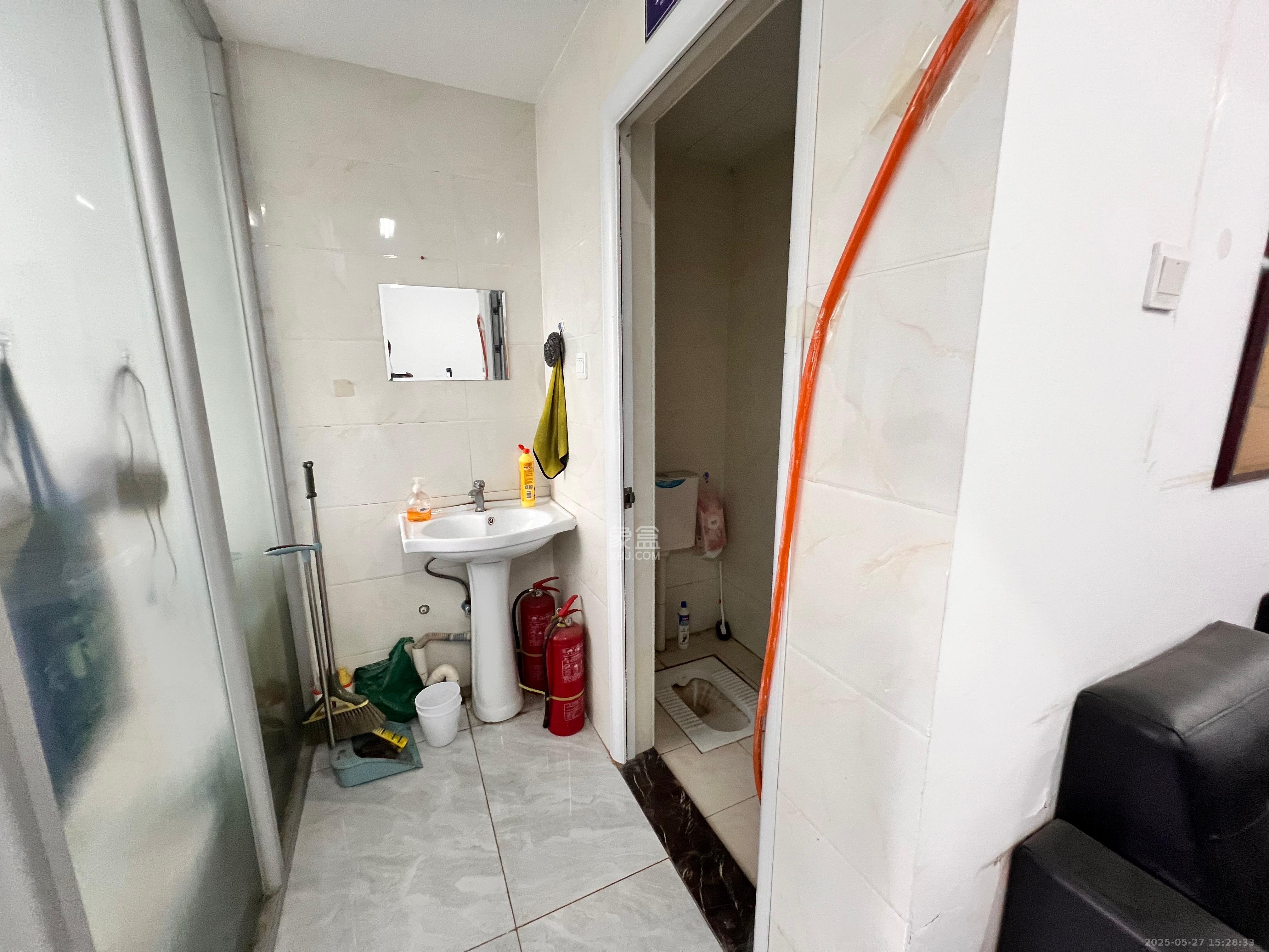 长房中庭国际(东郡华蓉广场) 2室1厅1卫 3500.0元/月 长房中庭国际(东郡华蓉广场) 2室1厅1卫 3500.0元/月室内图