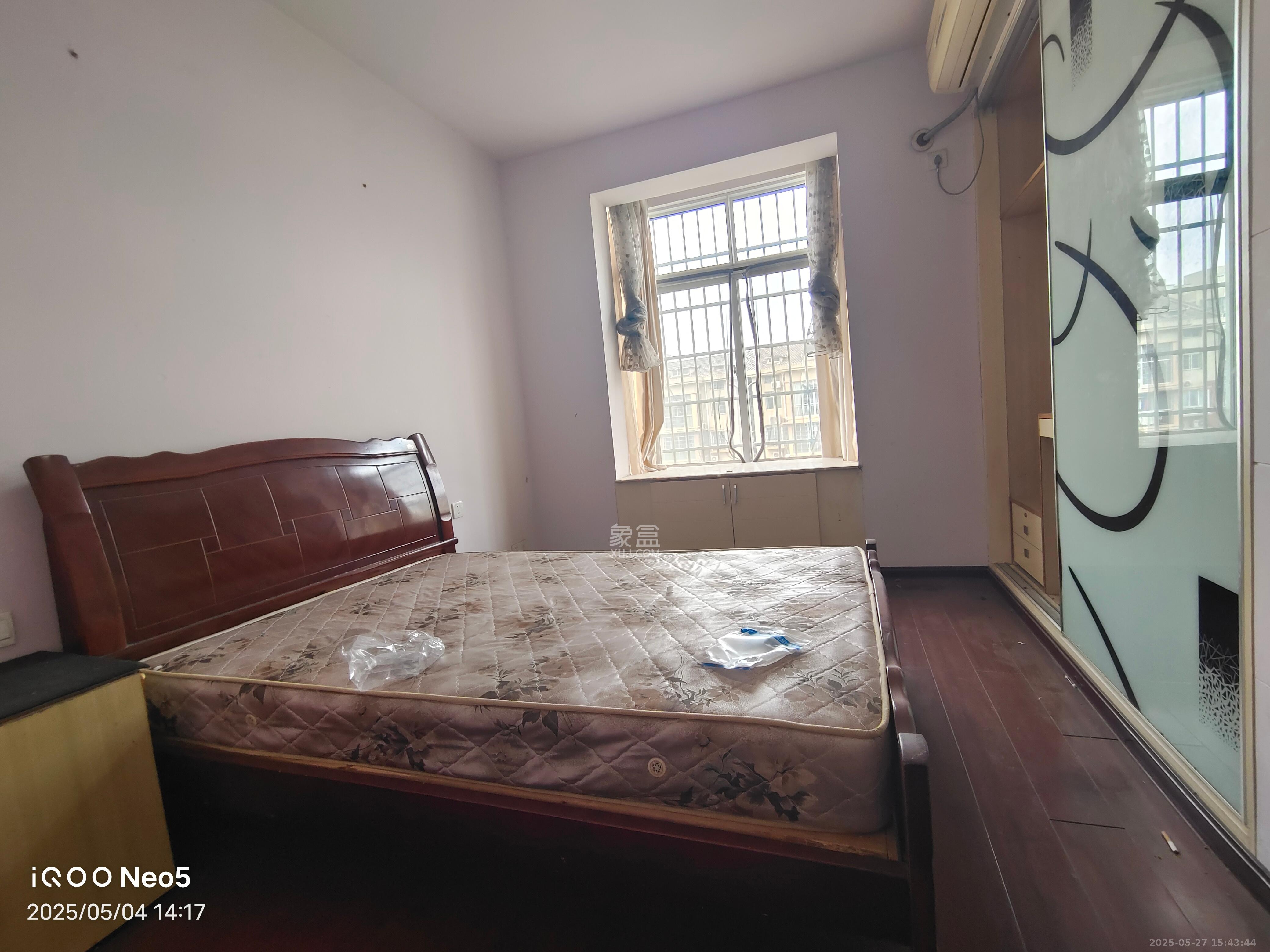 鄱阳小区  3室2厅2卫    2000.0元/月 鄱阳小区  3室2厅2卫    2000.0元/月室内图