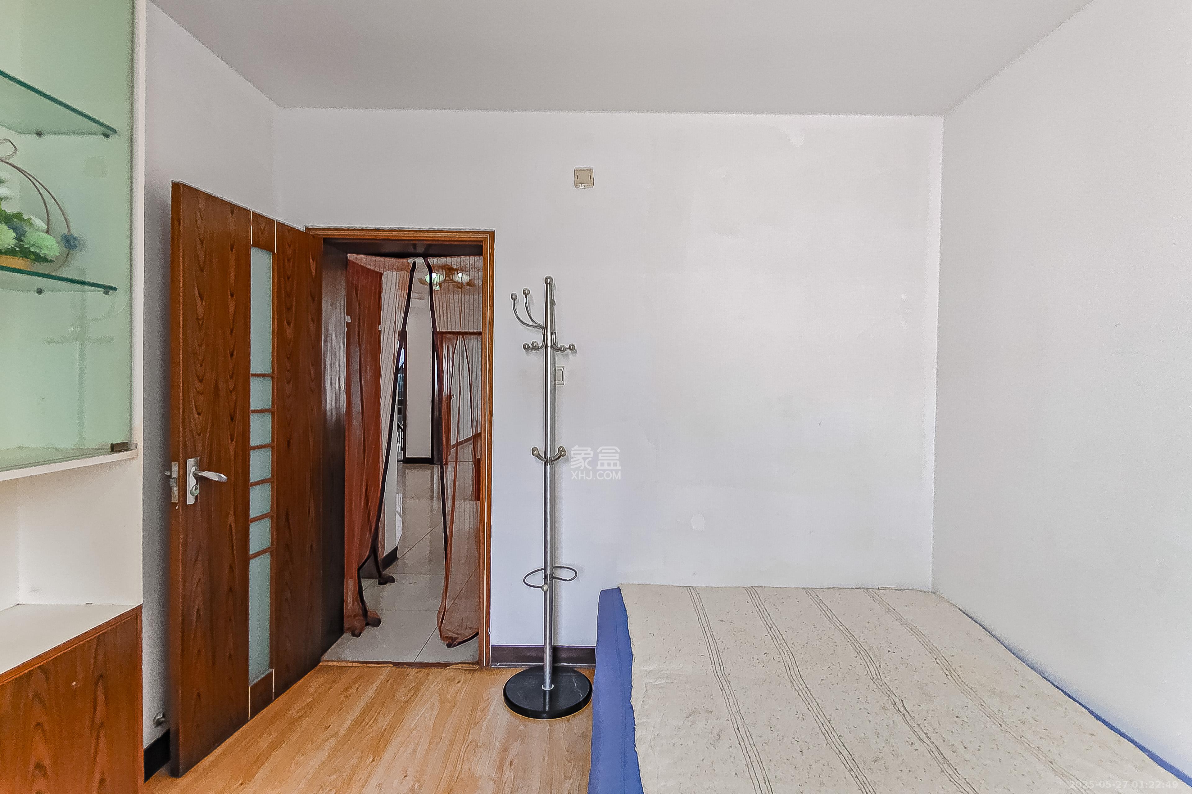 裕农街散盘 3室1厅1卫 50.0万 裕农街散盘 3室1厅1卫 50.0万卧室