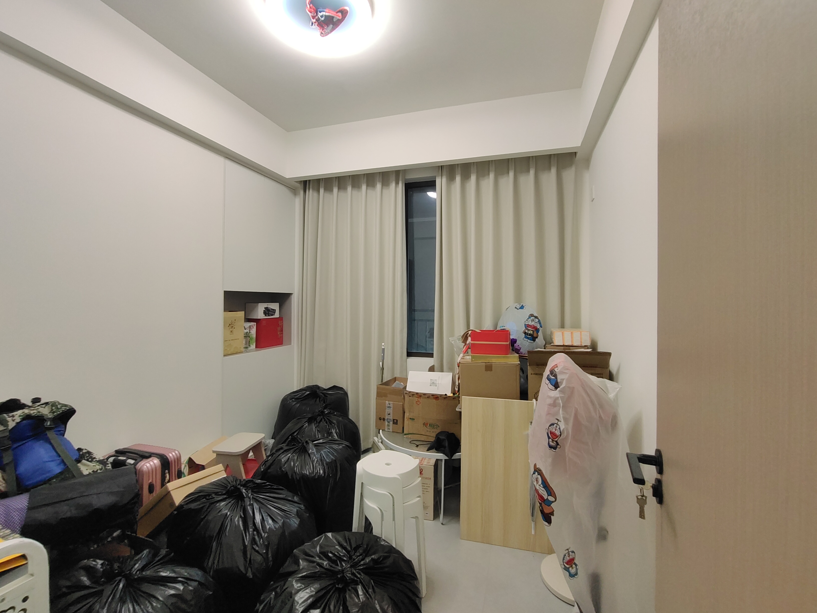 东宸江山里  3室2厅2卫   75.00万客厅